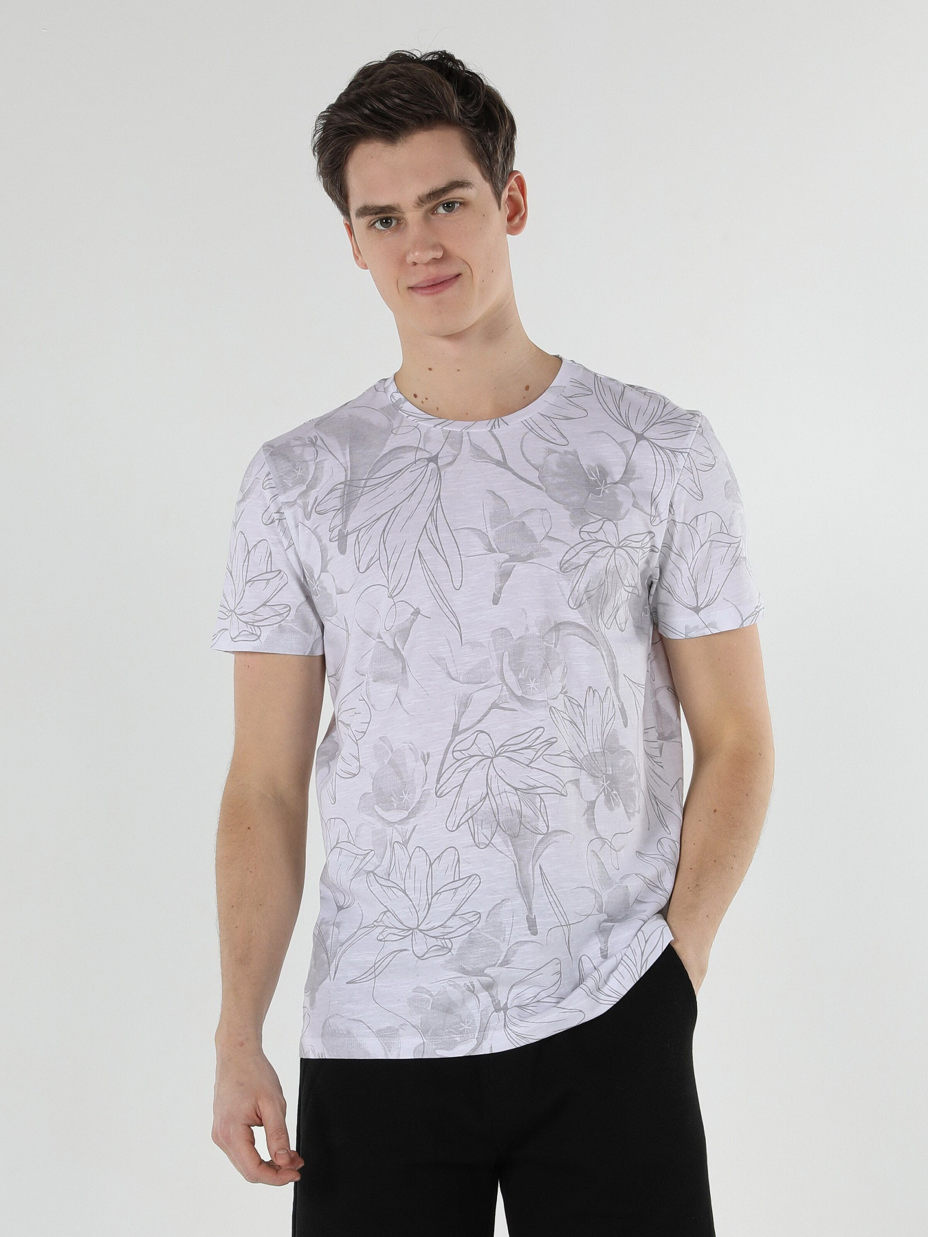 Футболка Colin’s модель CL1057120WHT Фото