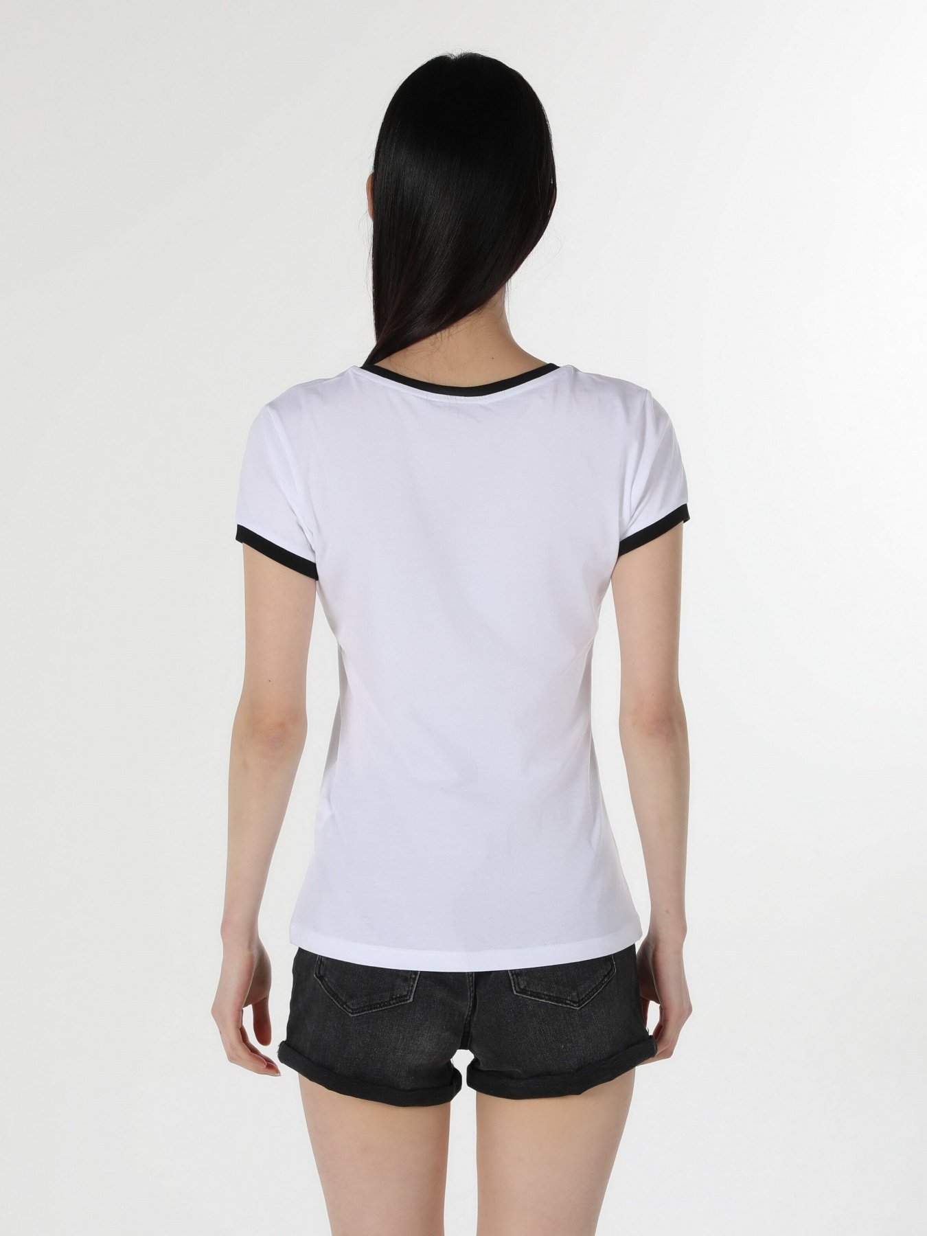 Футболка Colin’s модель CL1059042WHT Фото