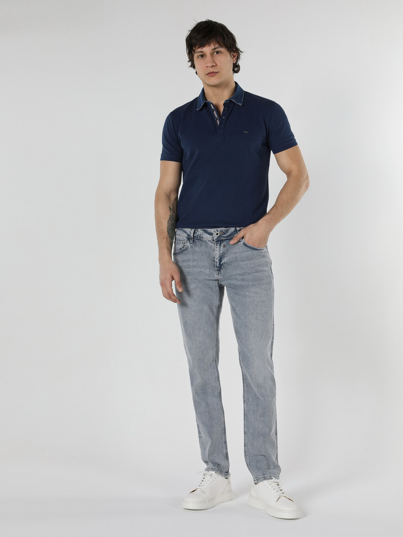 Прямые джинсы Colin’s 044 Karl модель CL1059200DN03855 Прямые джинсы Colin’s 044 Karl модель CL1059200DN03855 Фото