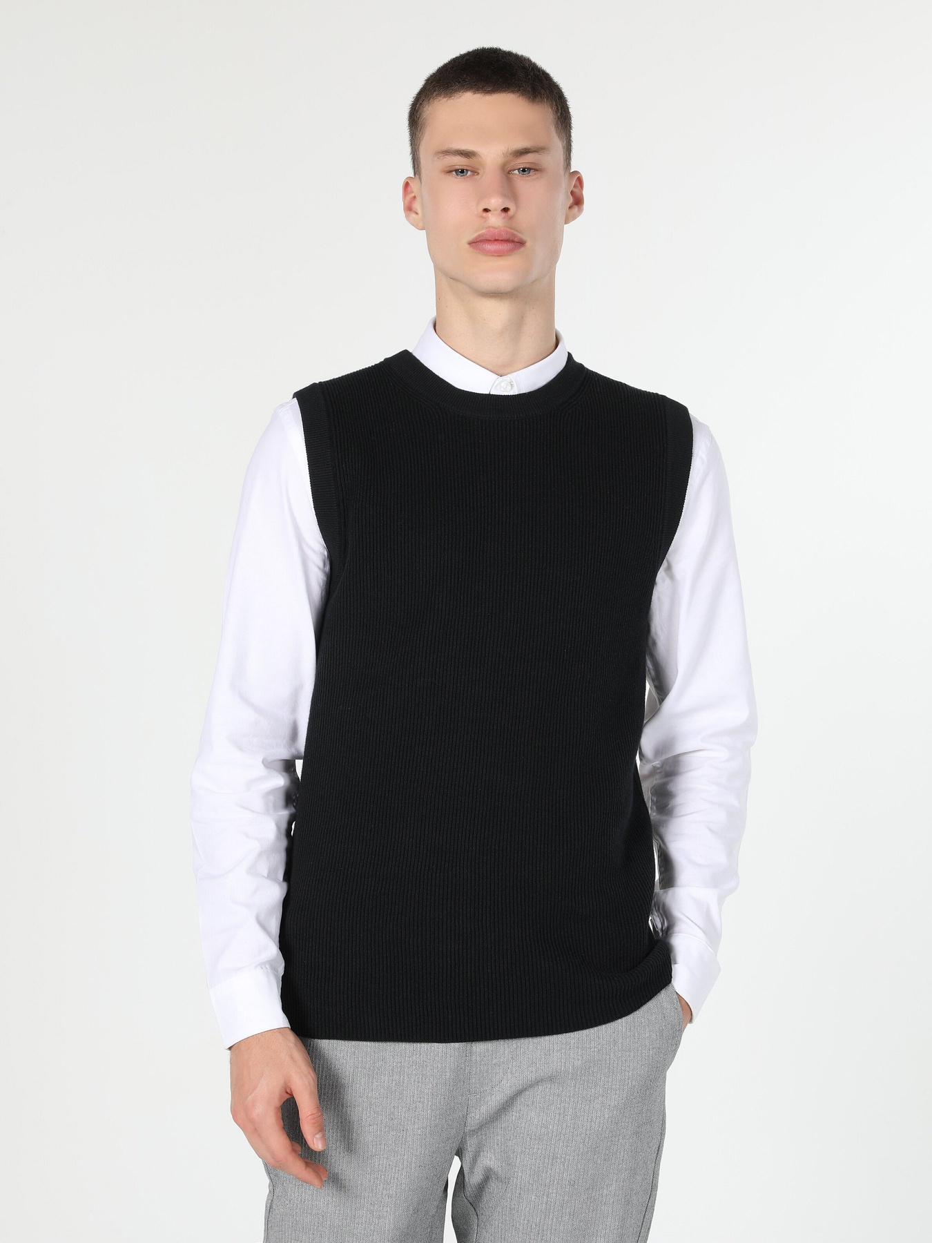 Классический жилет Colin’s модель CL1060495BLK Фото