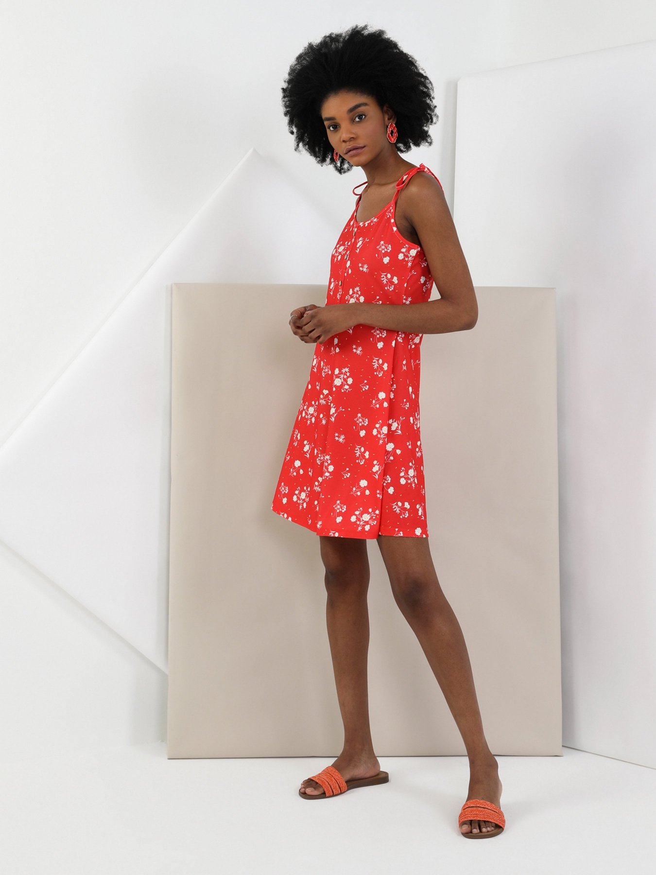 Платье мини Colin’s модель CL1049206RED Платье мини Colin’s модель CL1049206RED Фото