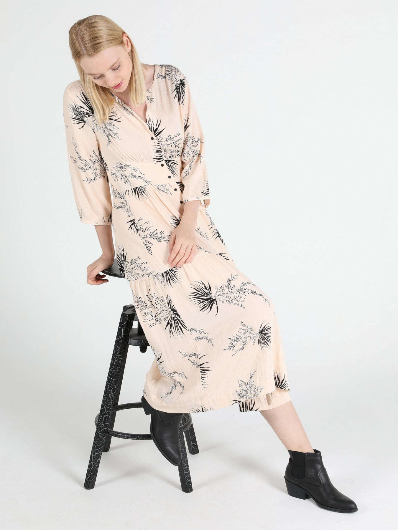 Платья Colin’s модель CL1050482BEI Фото