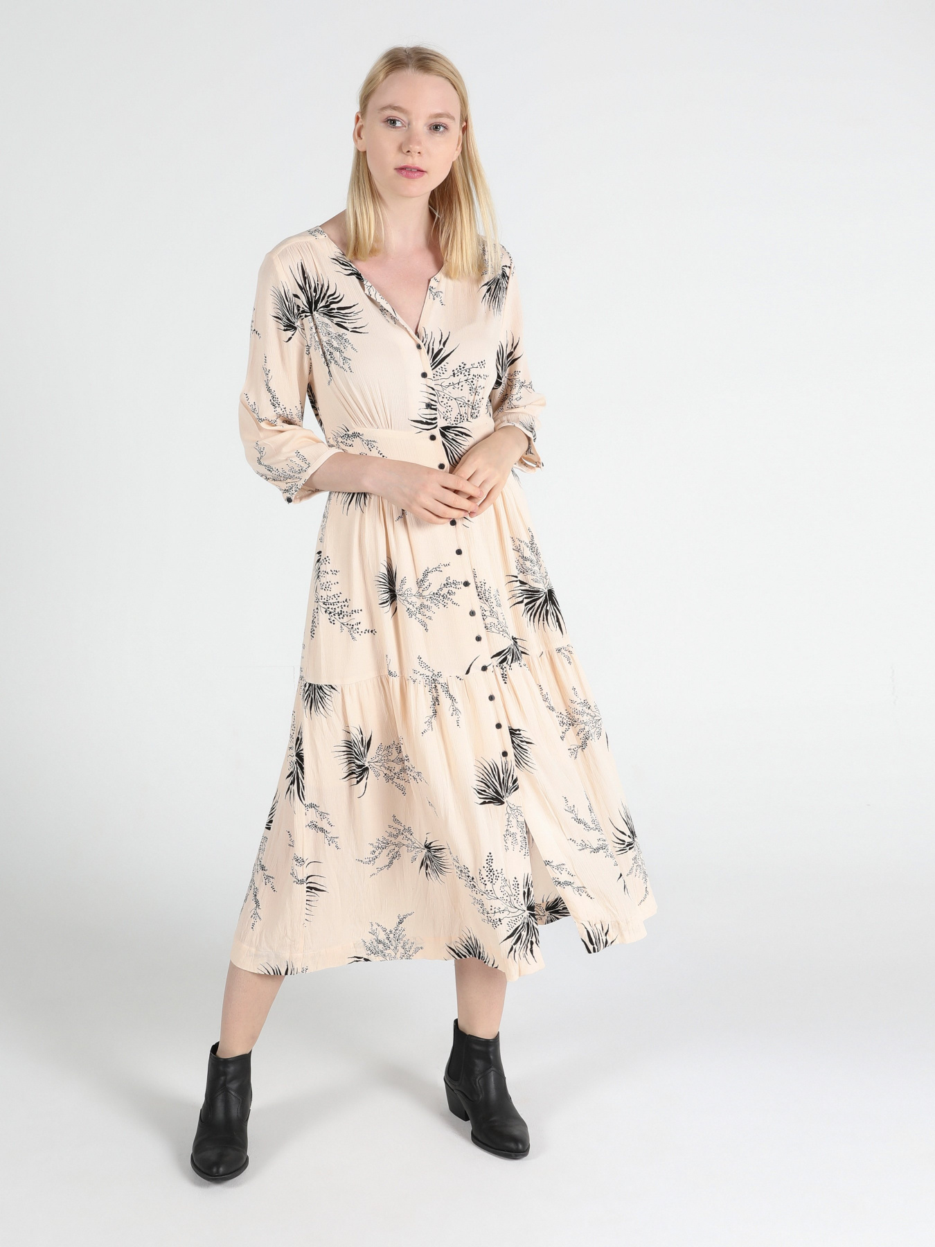 Платья Colin’s модель CL1050482BEI Фото