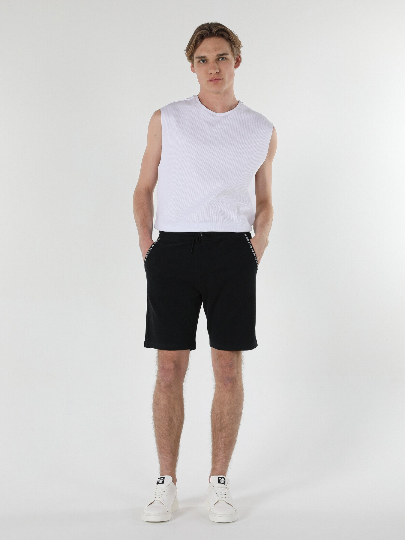 Повседневные шорты Colin’s модель CL1059716BLK Повседневные шорты Colin’s модель CL1059716BLK Фото