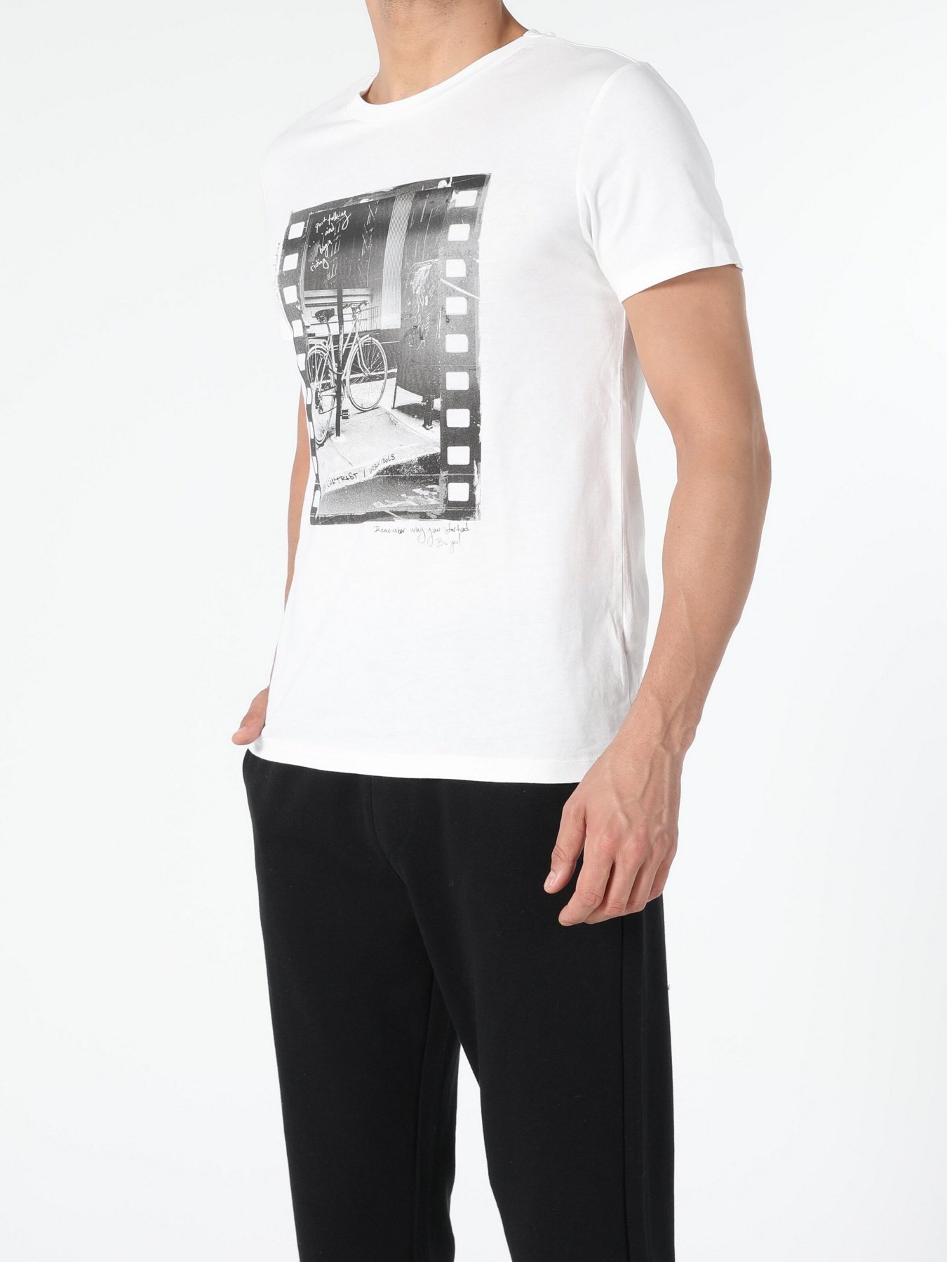 Футболка Colin’s модель CL1054861WHT Фото