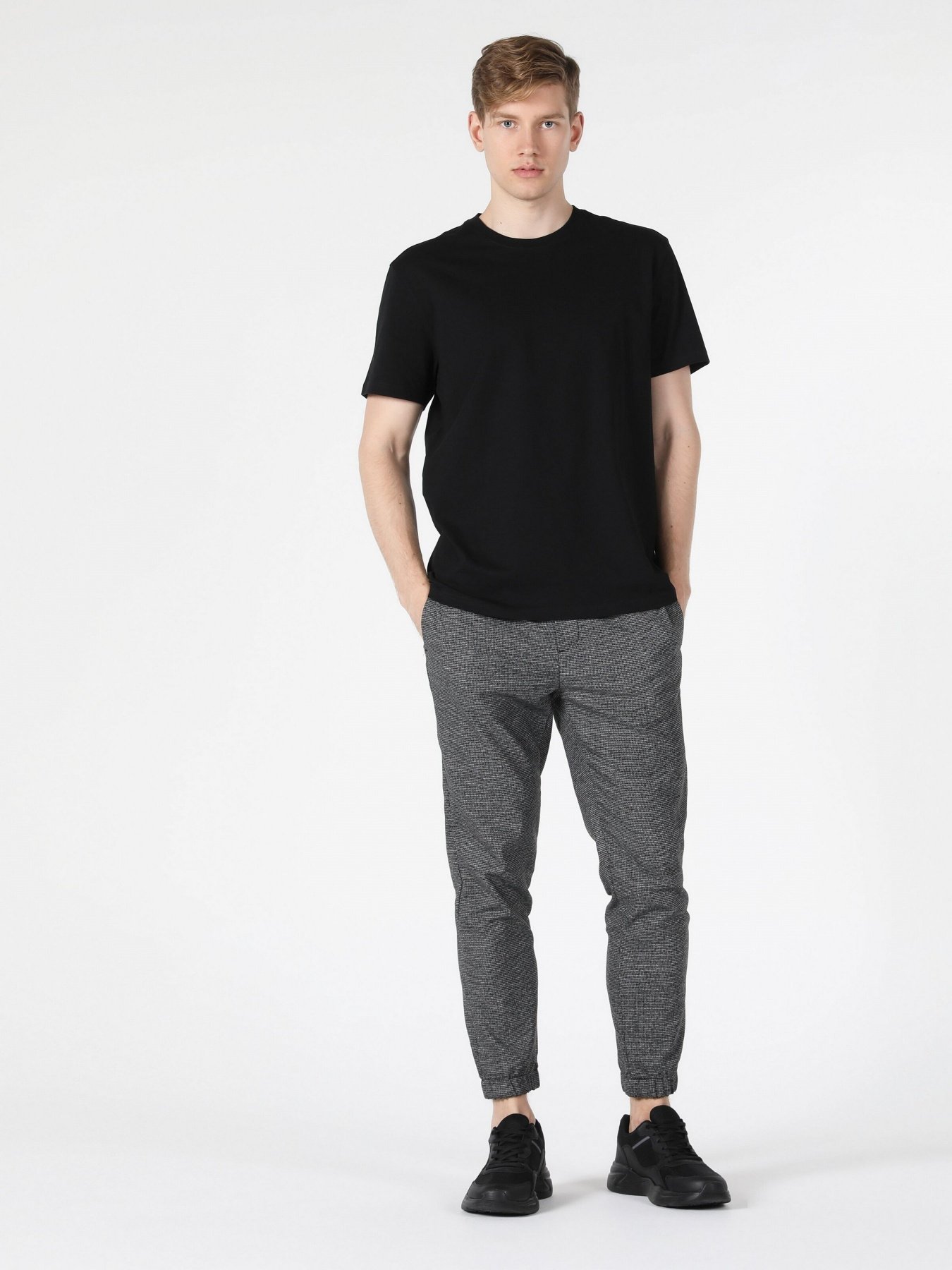 Футболка Colin’s модель CL1057072BLK Футболка Colin’s модель CL1057072BLK Фото