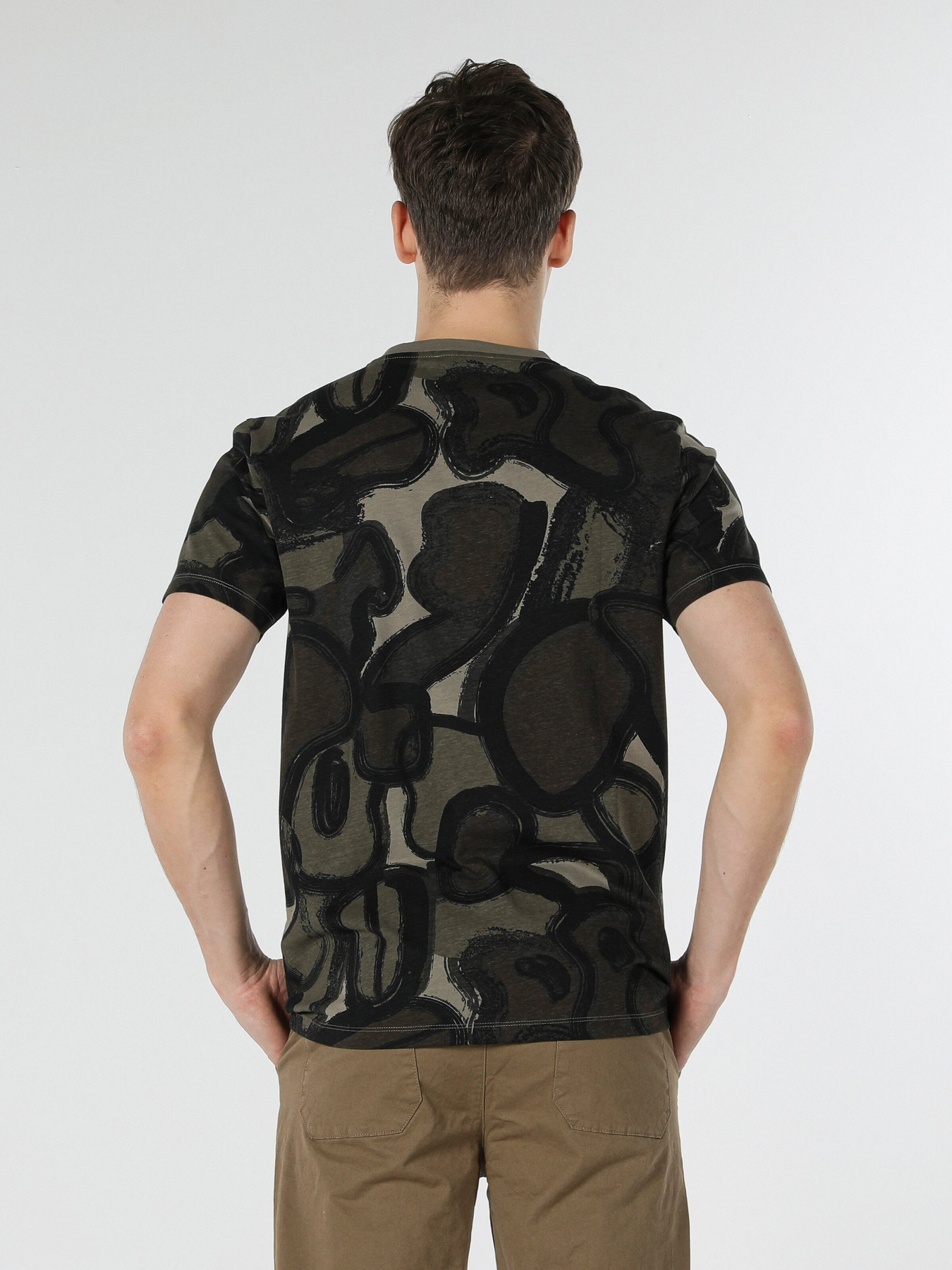 Футболка Colin’s модель CL1059401KHA Фото