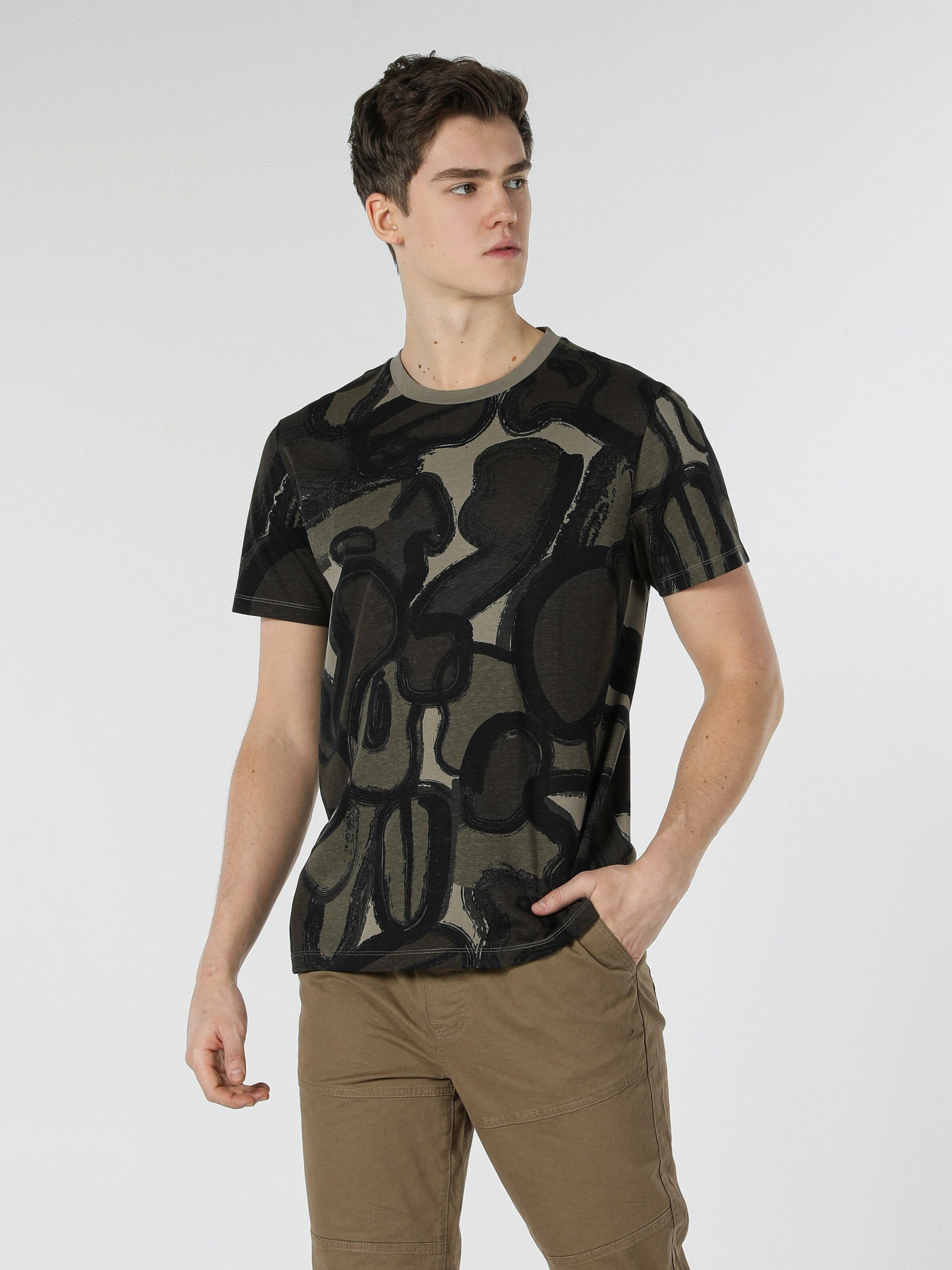 Футболка Colin’s модель CL1059401KHA Фото