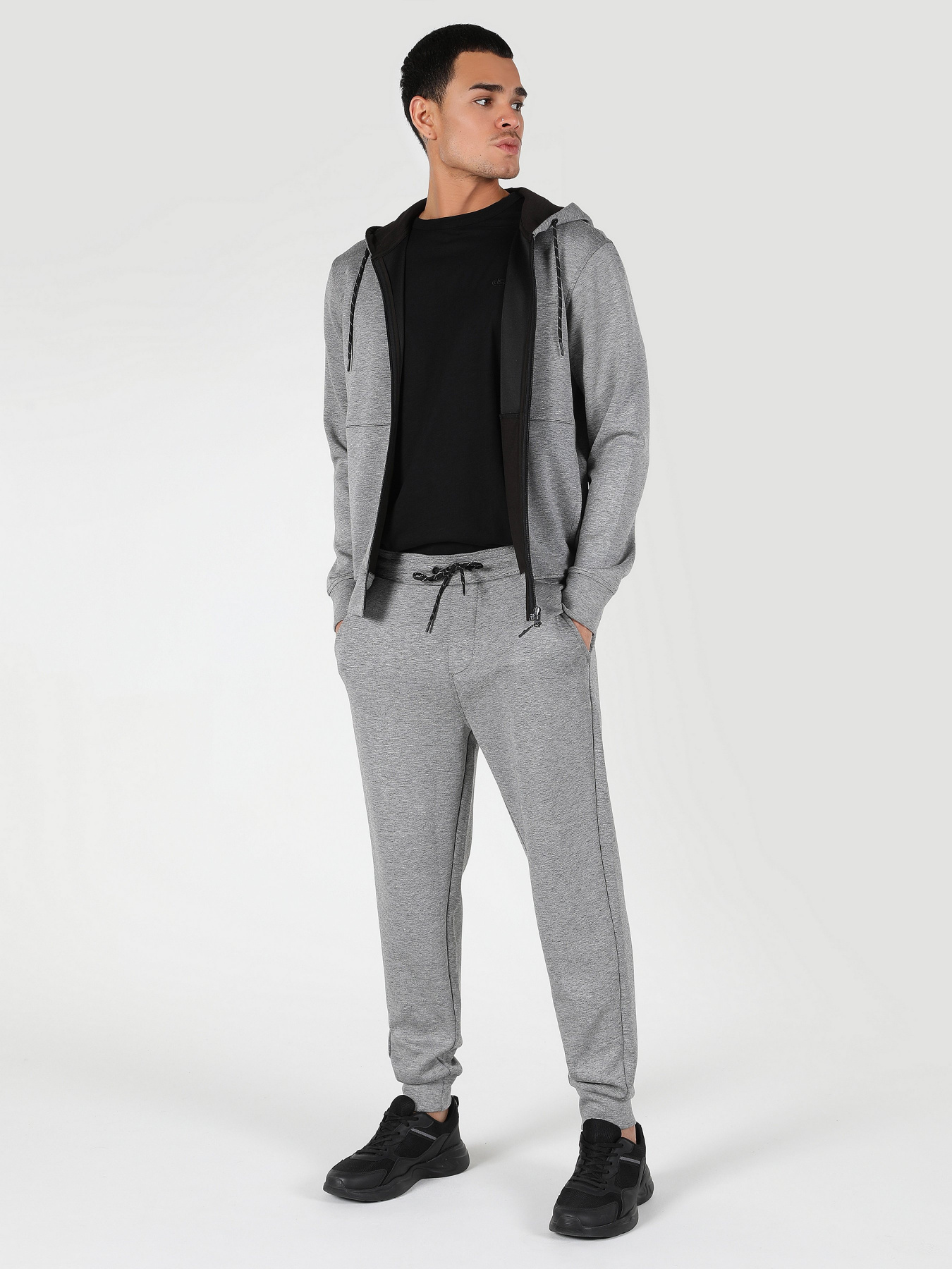 Джогери Colin’s модель CL1061772GRA Фото