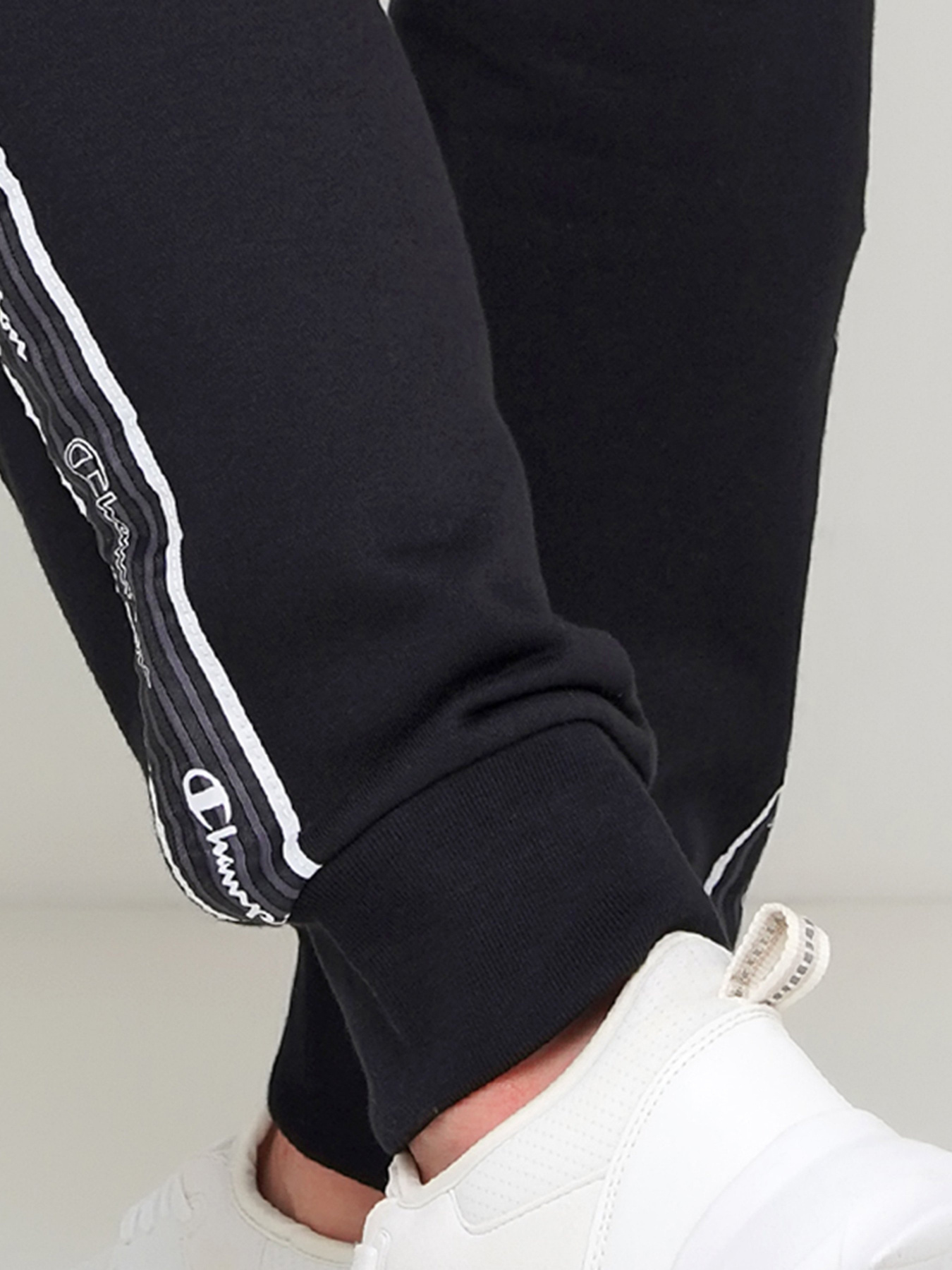 Спортивні штани Champion модель cha214226-NBK Фото