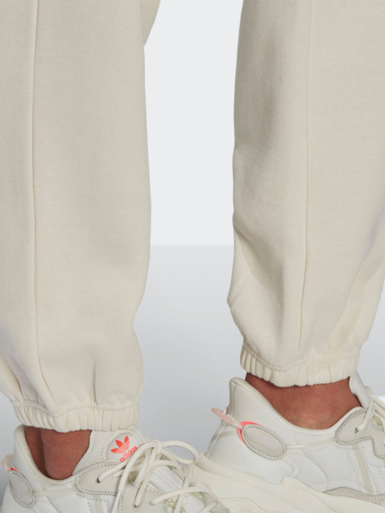 Штаны спортивные Adidas ADICOLOR ESSENTIALS модель H14175 Фото