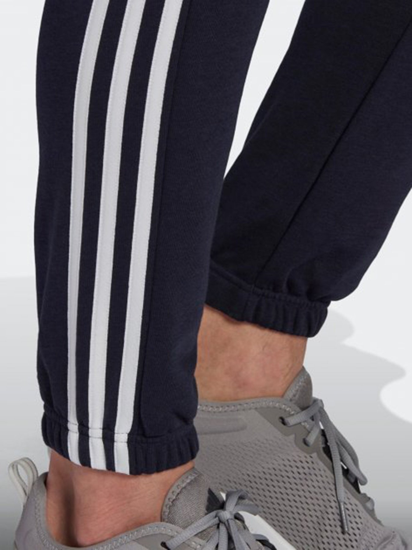 Штани спортивні Adidas ESSENTIALS 3-STRIPES модель GK8830 Фото