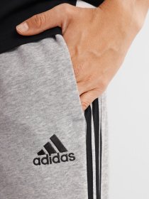 Повсякденні шорти Adidas Essentials 3-Stripes модель GK9599 Повсякденні шорти Adidas Essentials 3-Stripes модель GK9599 Фото