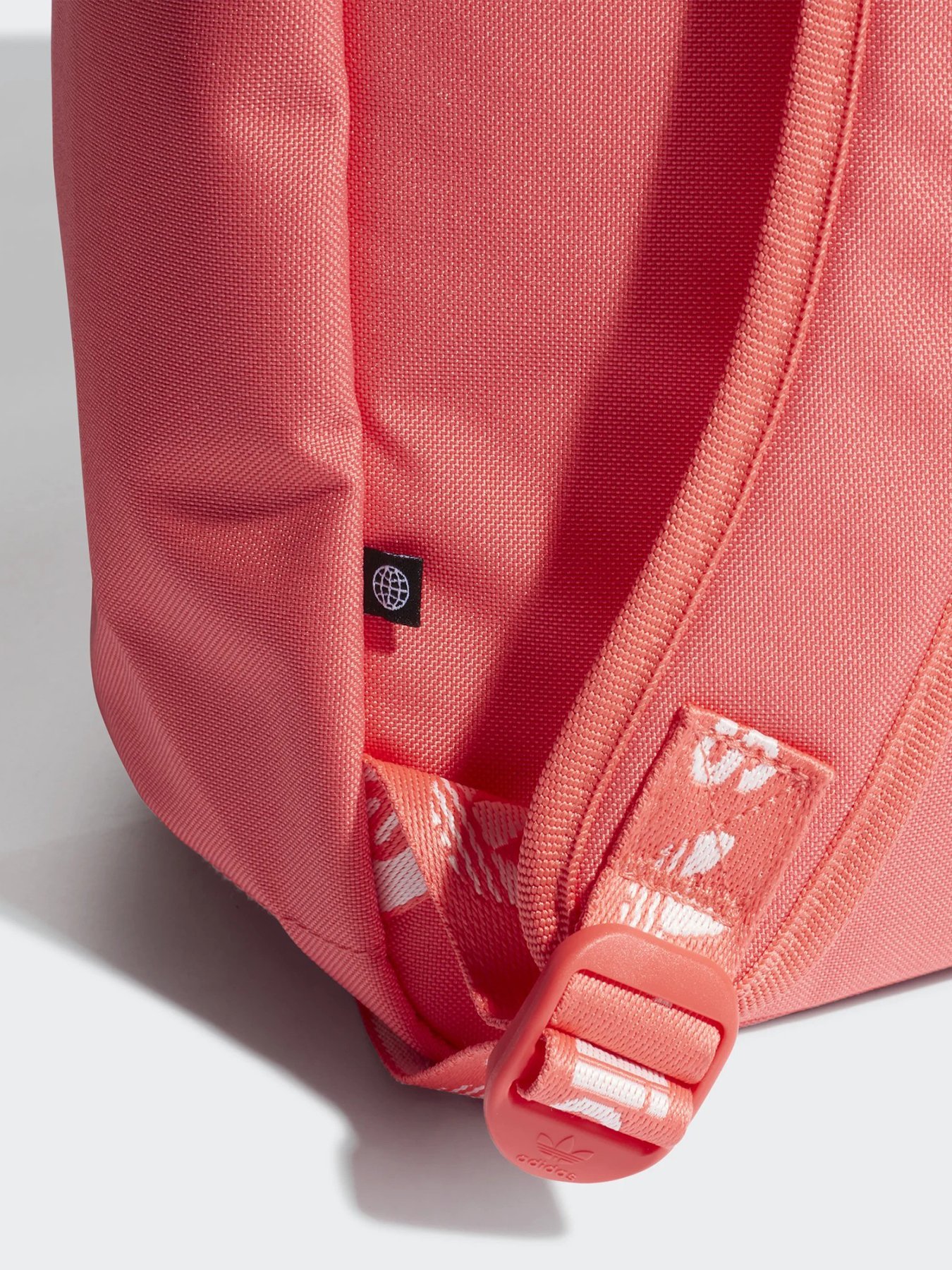 Рюкзаки Adidas Adicolor модель HE9737 Рюкзаки Adidas Adicolor модель HE9737 Фото