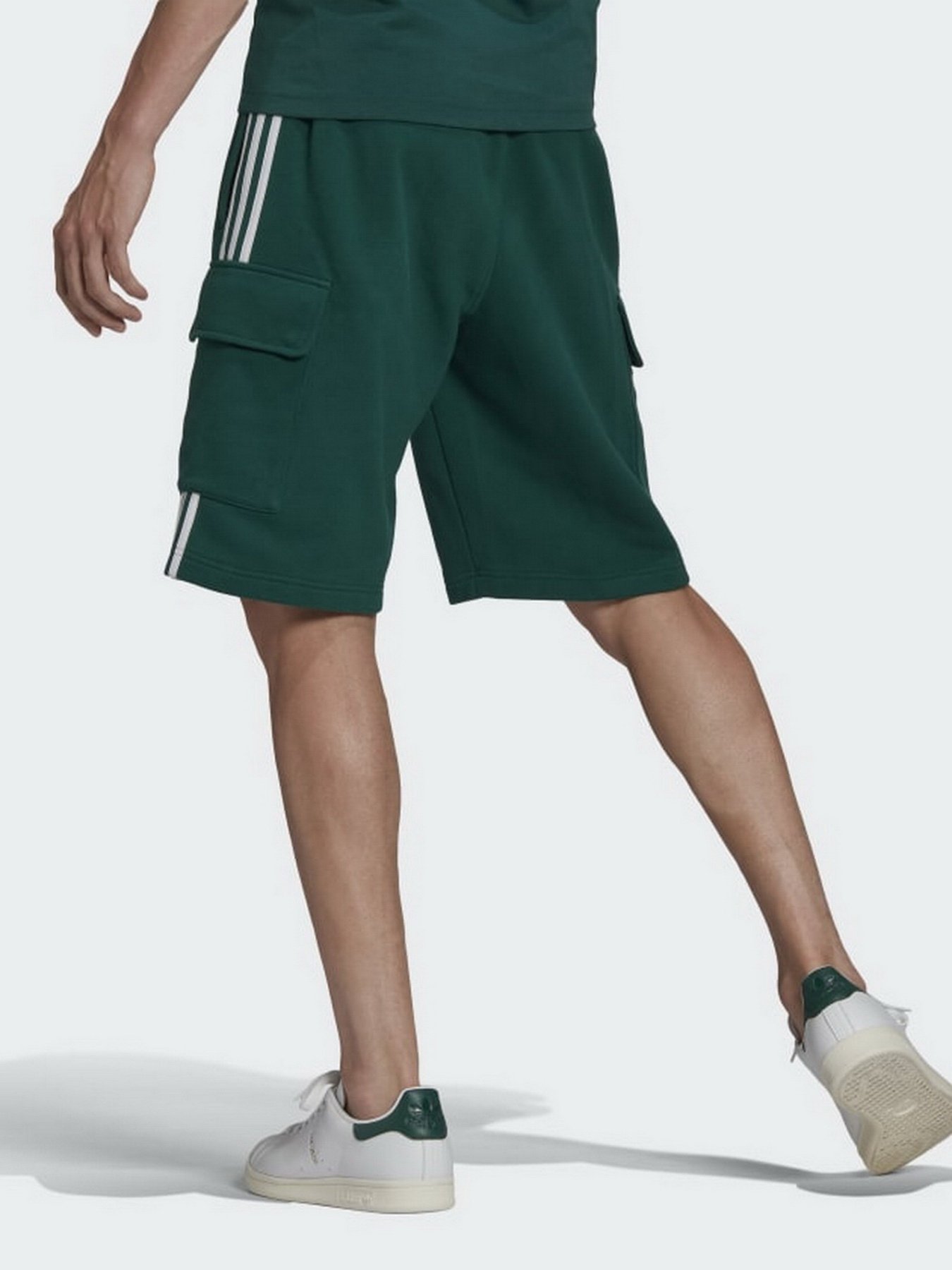 Повседневные шорты Adidas Adicolor Classics 3-Stripes модель HB9541 Фото