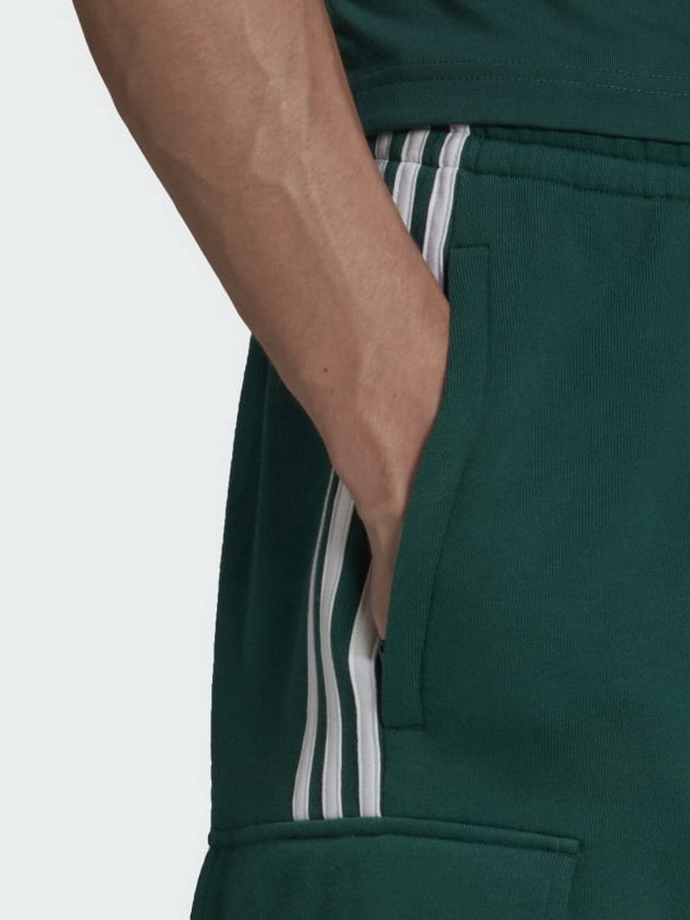 Повседневные шорты Adidas Adicolor Classics 3-Stripes модель HB9541 Фото