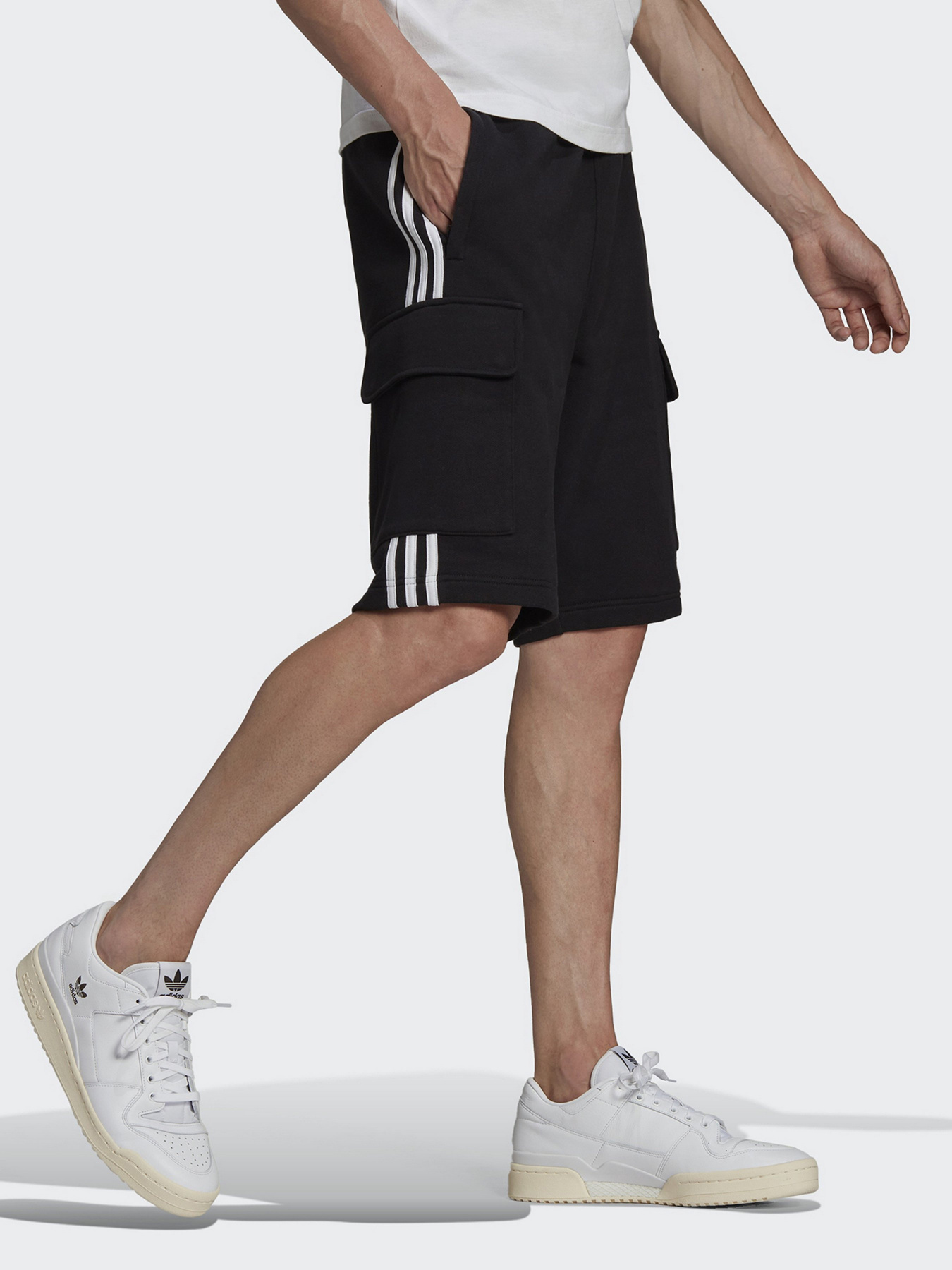 Шорты Adidas Adicolor Classics 3-Stripes модель HB9542 Фото