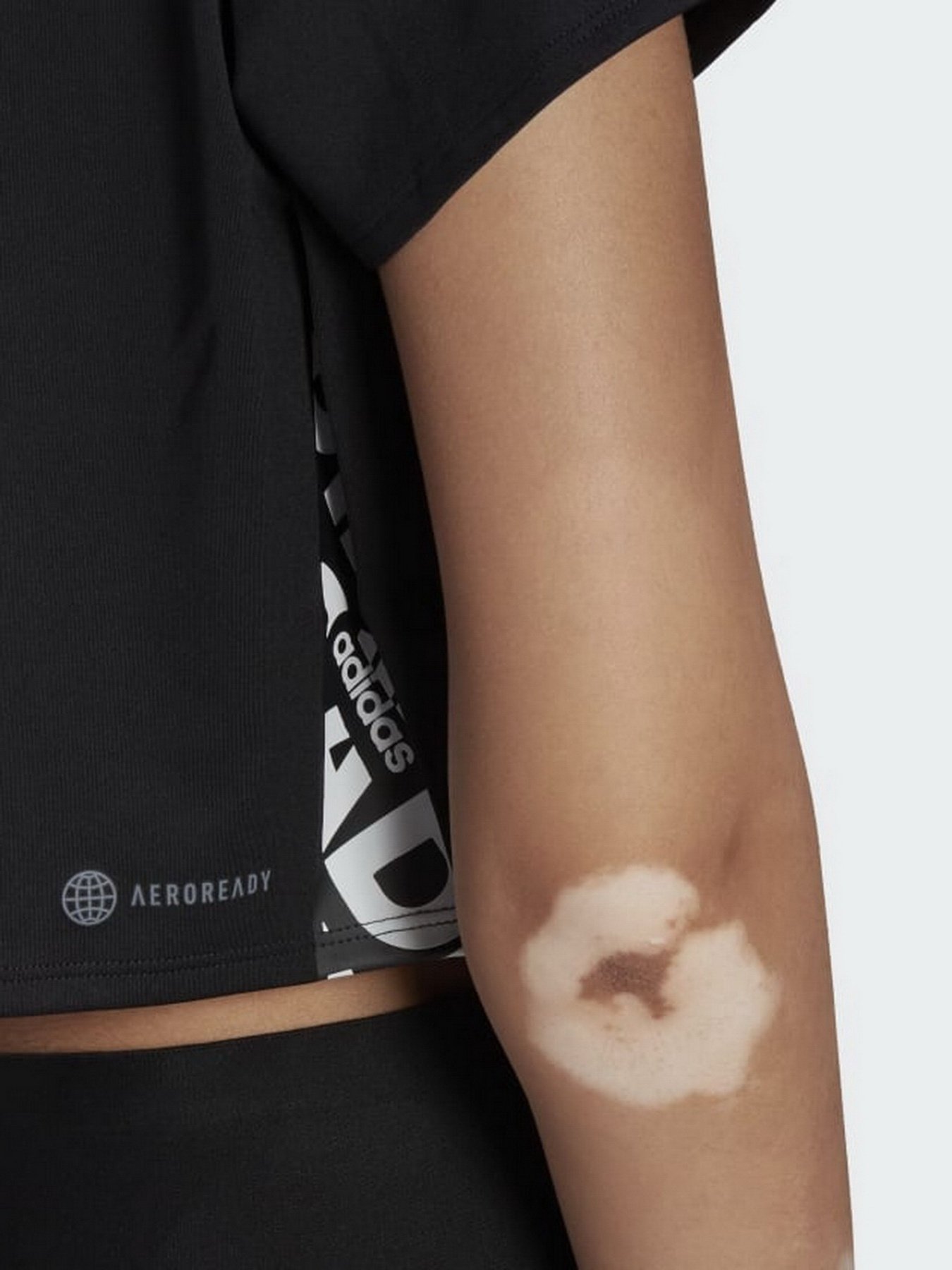 Спортивна футболка Adidas Novelty Performance модель HC0393 Фото