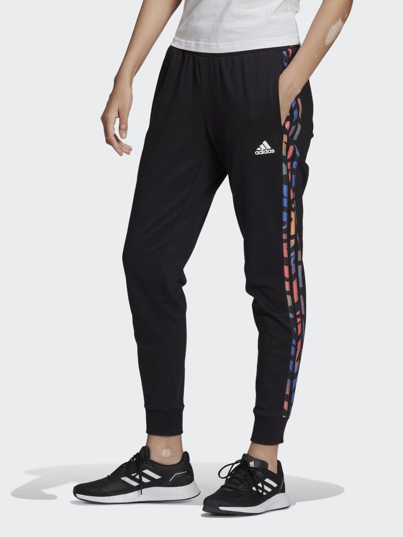 Спортивні штани Adidas Tiger Print Sportswear модель HC1898 Фото