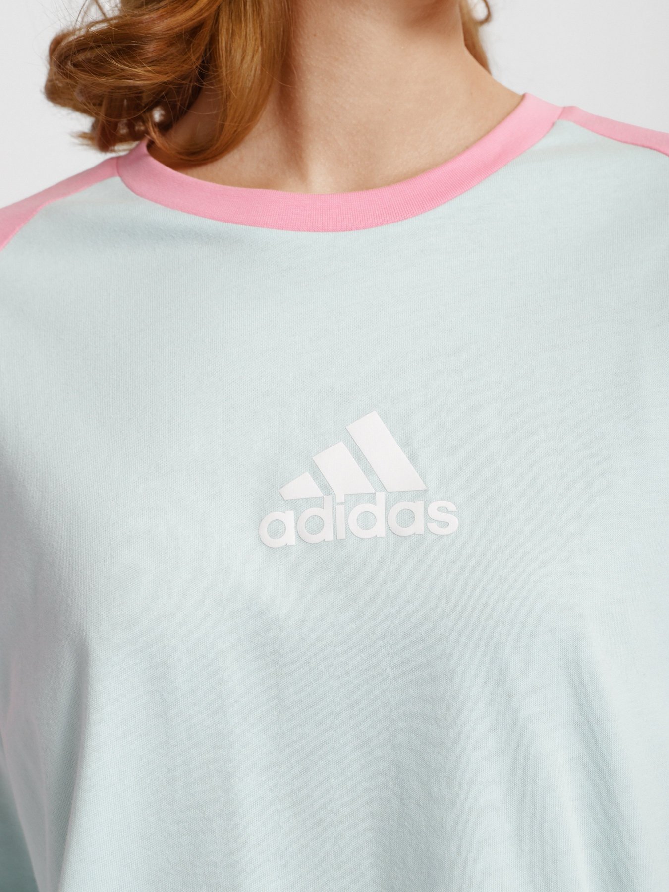 Футболка Adidas Essentials Colorblock Boyfriend модель HD6785 Фото