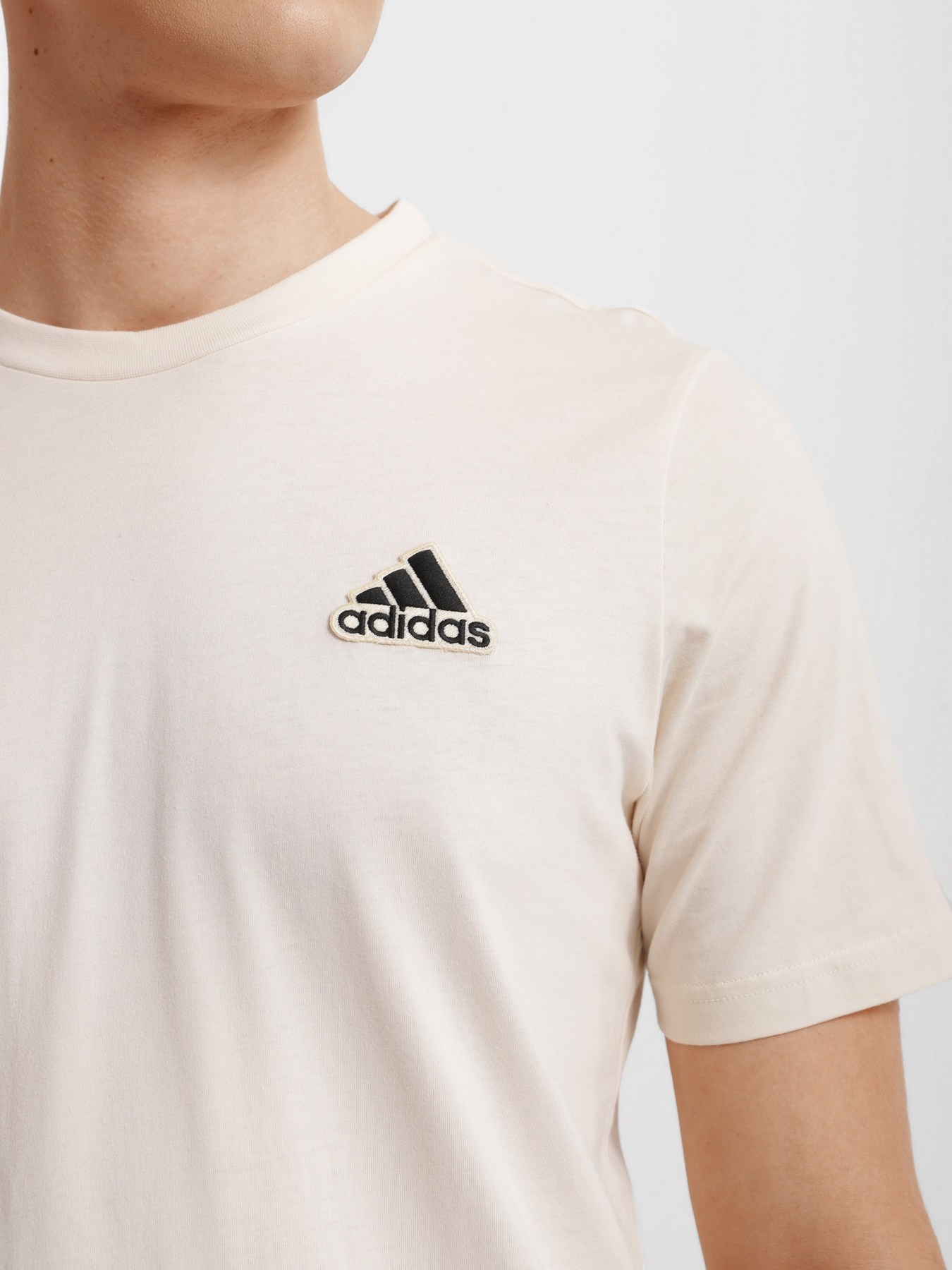 Футболка Adidas Essentials Feelcomfy модель HE1818 Фото