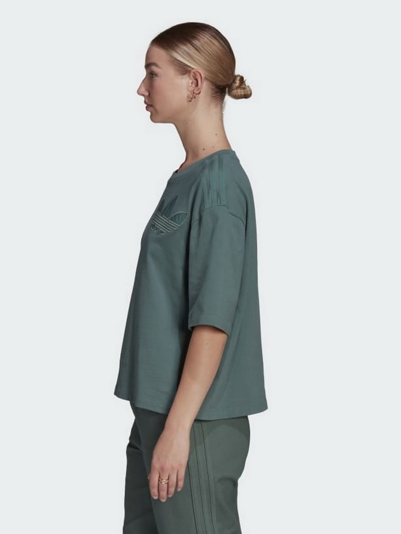 Футболка Adidas Trefoil Patch модель HE4746 Футболка Adidas Trefoil Patch модель HE4746 Фото