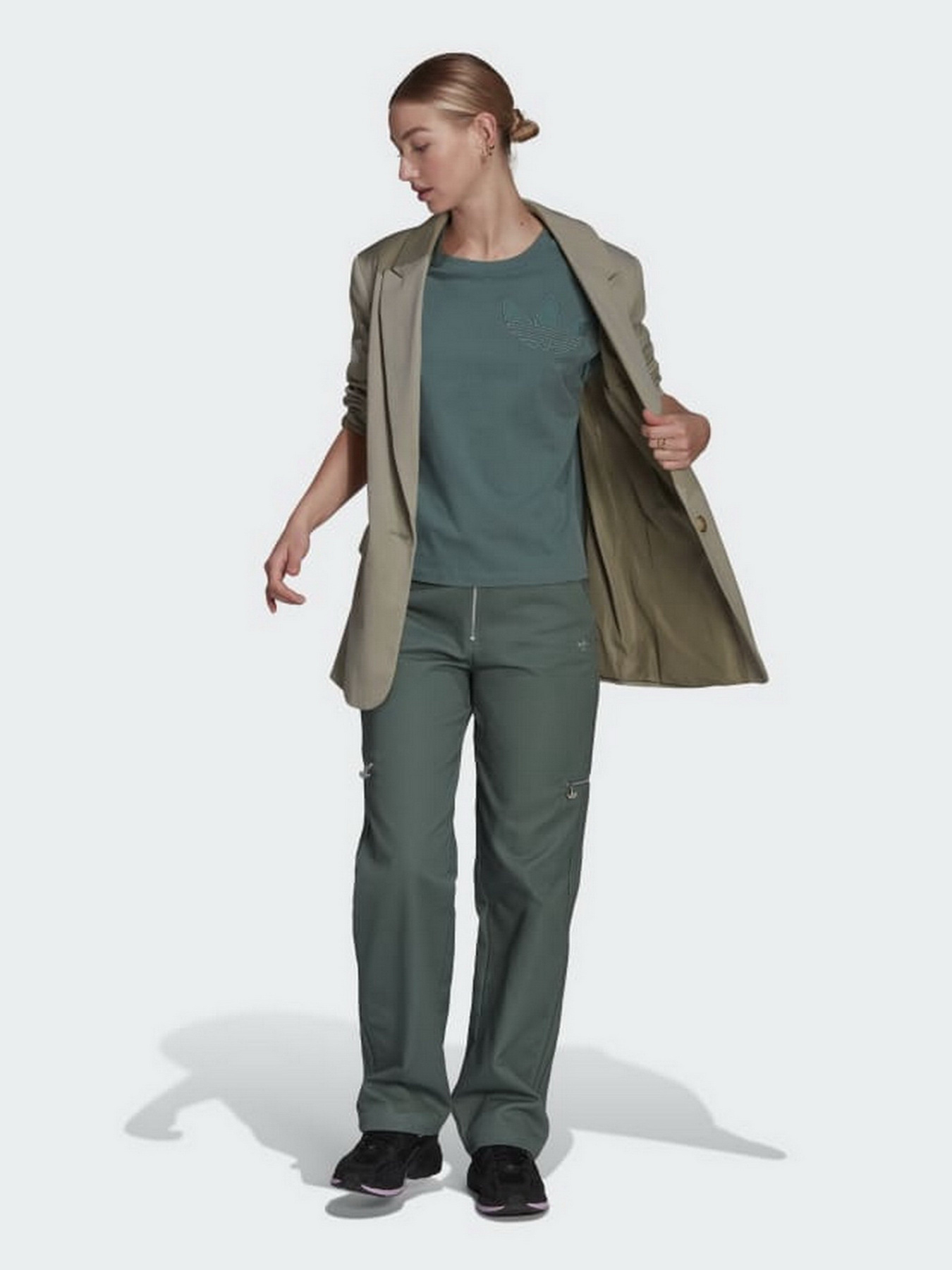 Футболка Adidas Trefoil Patch модель HE4746 Футболка Adidas Trefoil Patch модель HE4746 Фото