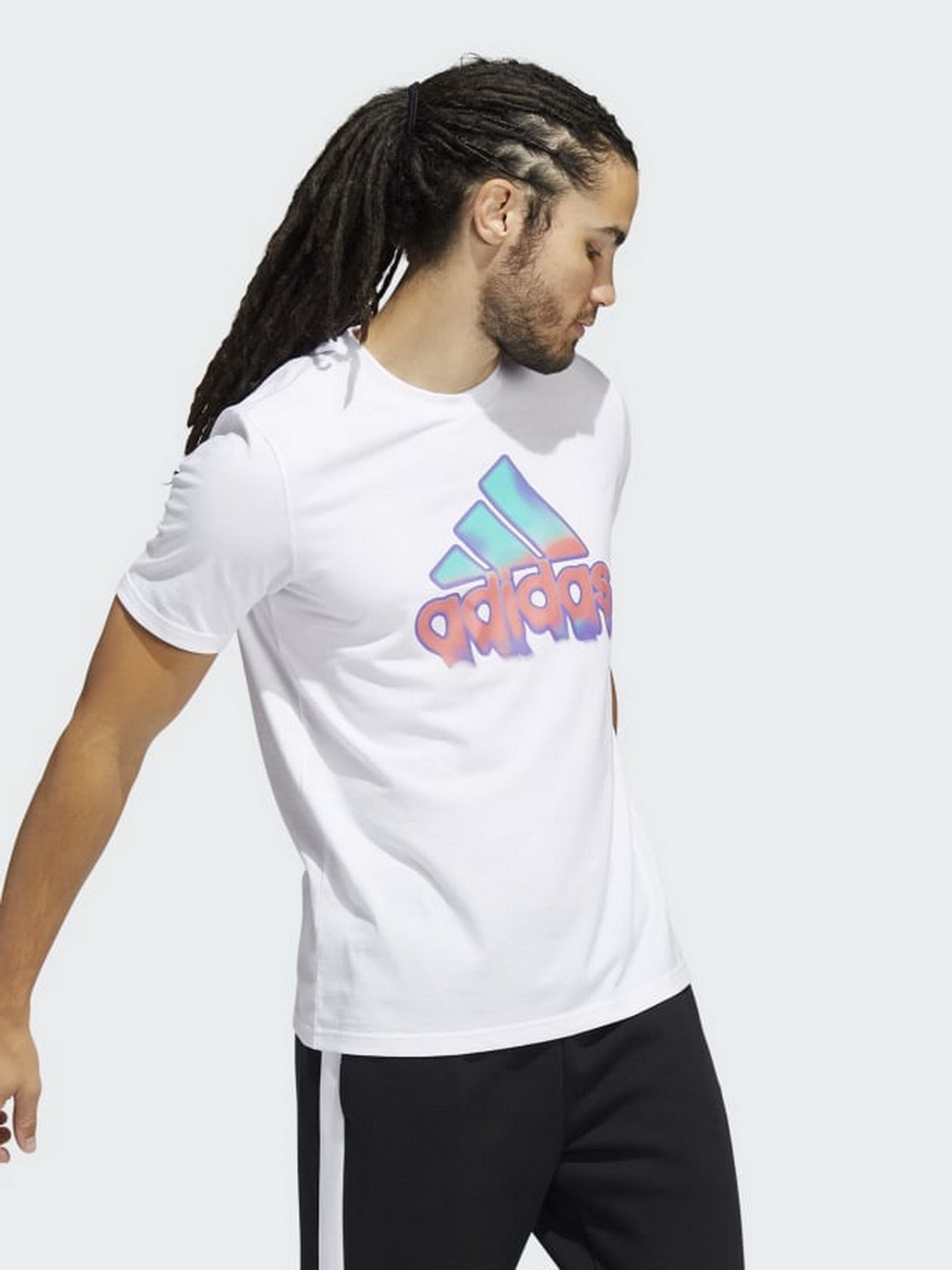 Футболка Adidas Summer Heat Badge of Sport Graphic модель HE4812 Фото