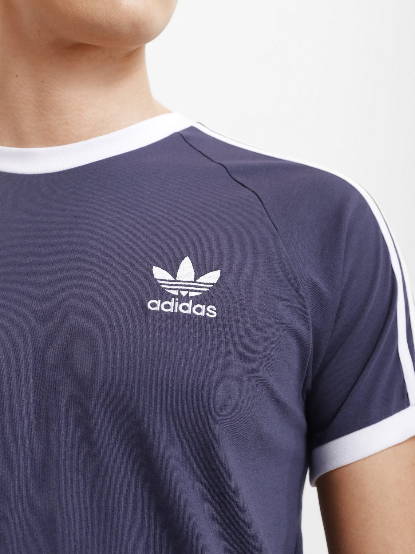 Футболка Adidas Adicolor Classics 3-Stripes модель HE9545 Фото