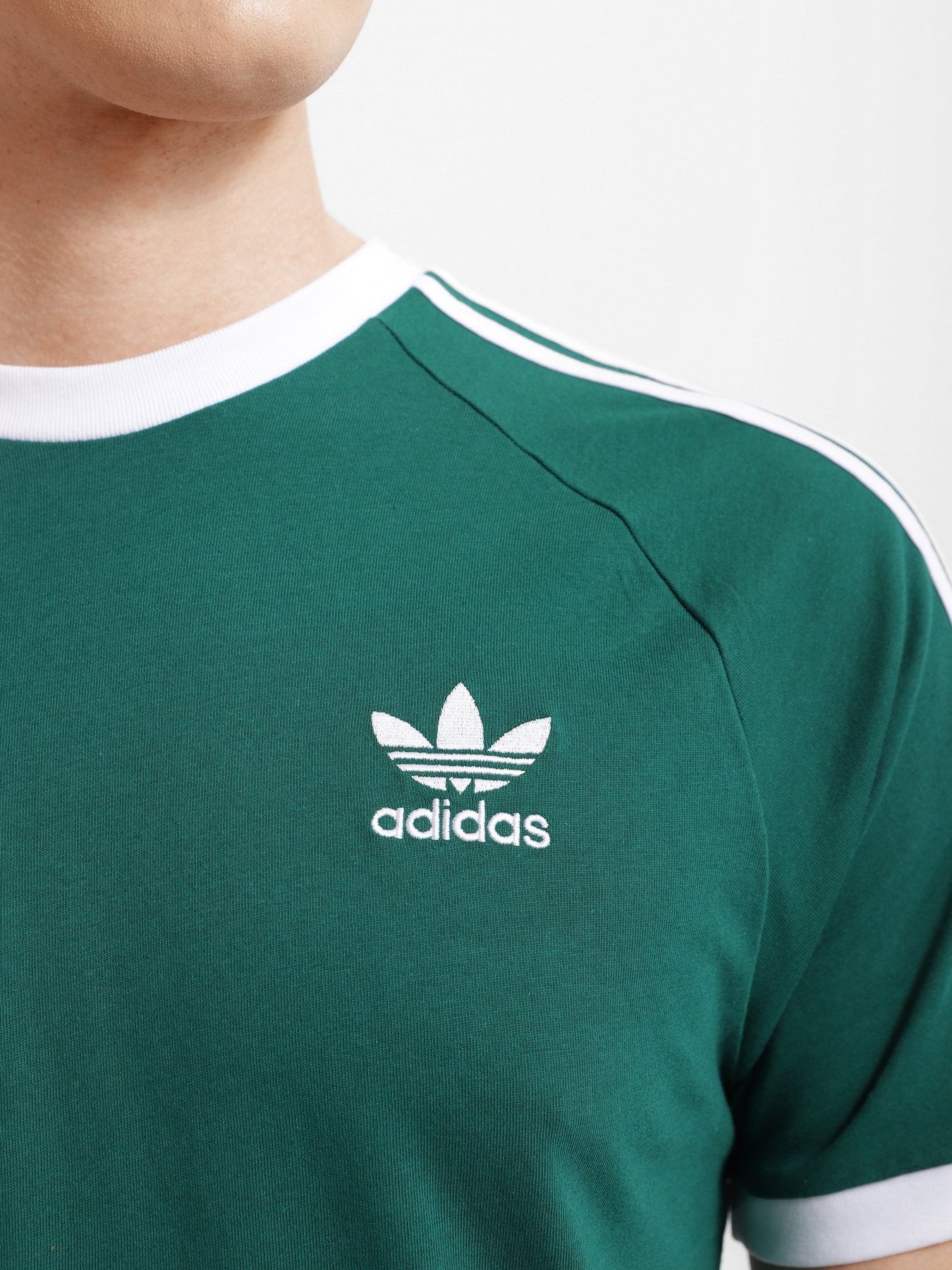 Футболка Adidas Adicolor Classics 3-Stripes модель HE9546 Фото