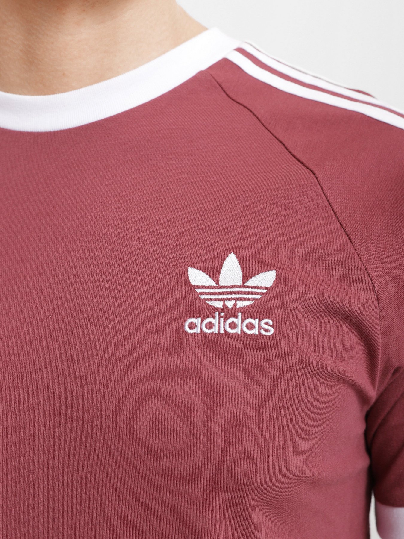 Футболки і поло Adidas Adicolor Classics 3-Stripes модель HE9548 Футболки і поло Adidas Adicolor Classics 3-Stripes модель HE9548 Фото