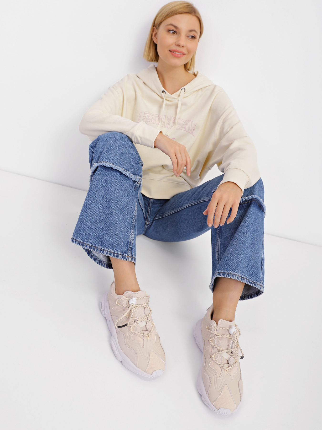 Кроссовки Adidas OZWEEGO PLUS модель H01183 Фото