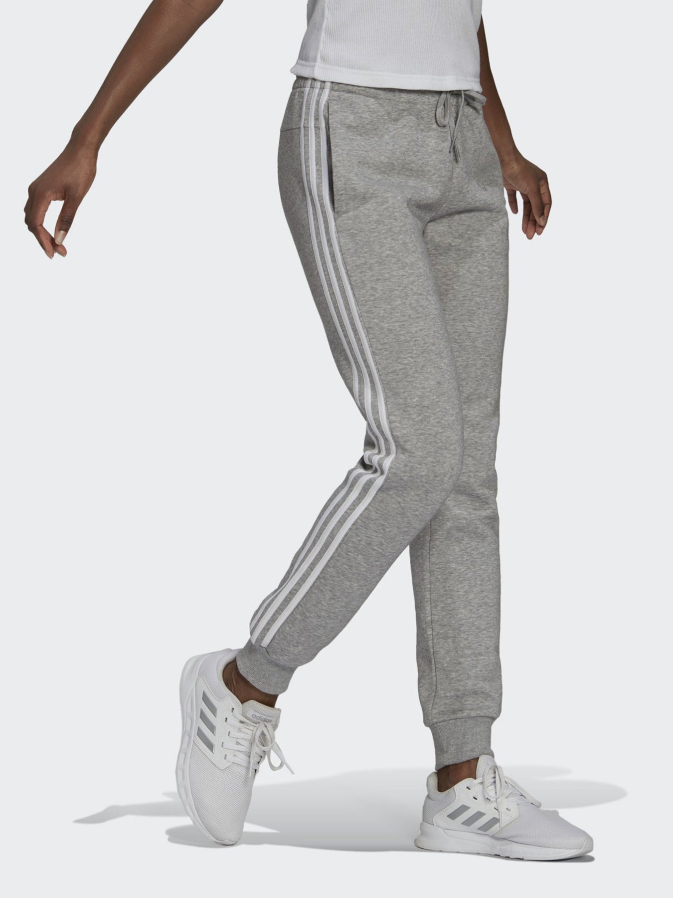 Штаны спортивные Adidas Essentials 3-Stripes модель GV6020 Фото
