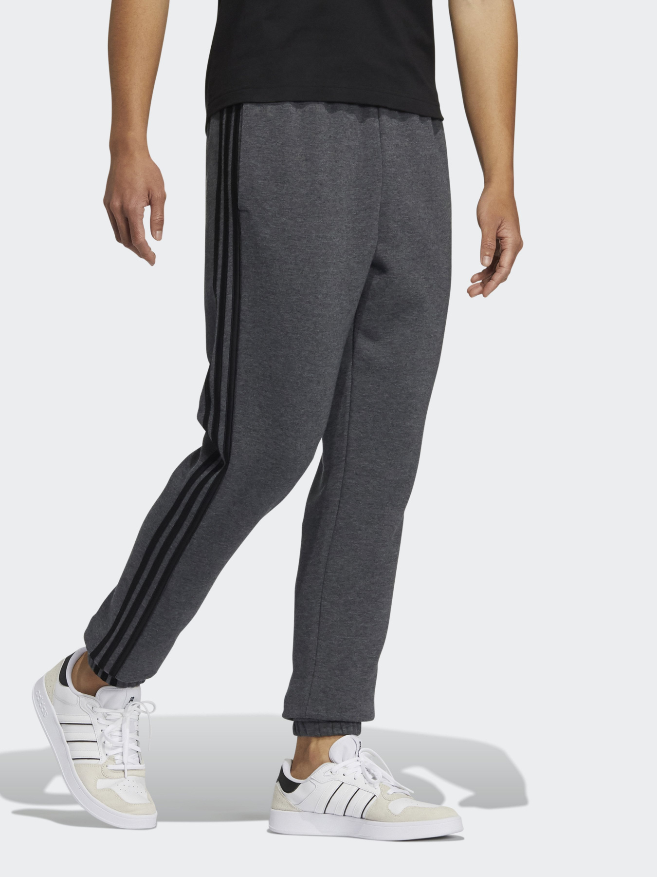 Спортивні штани Adidas ESSENTIALS FLEECE TAPERED ELASTIC CUFF 3-STRIPES модель GK8891 Фото