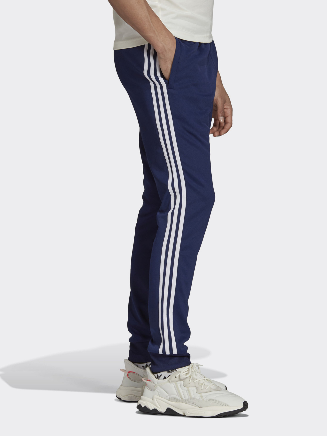 Штаны спортивные Adidas Adicolor Classics Primeblue Sst модель H06714 Фото