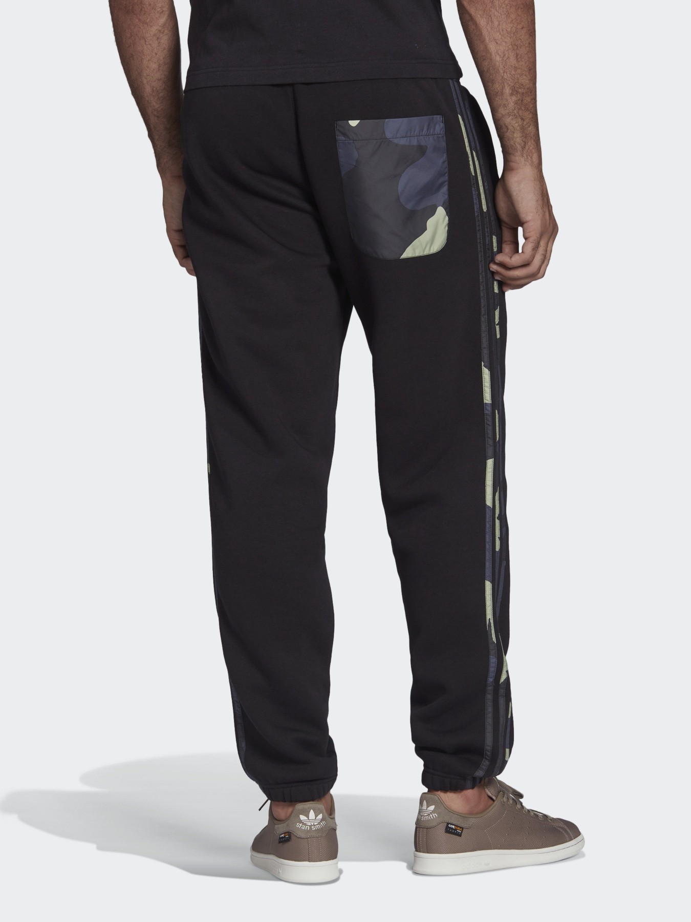 Штаны спортивные Adidas Graphics Camo модель HF4878 Фото