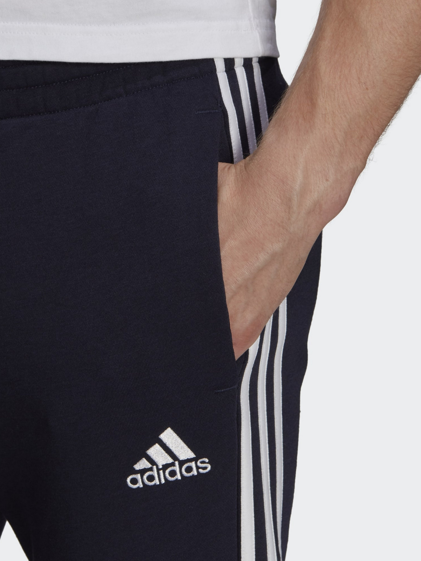 Спортивні штани Adidas ESSENTIALS FLEECE TAPERED CUFF 3-STRIPES модель GK8977 Фото