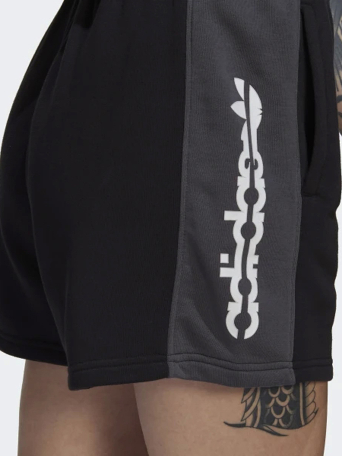 Спортивні шорти Adidas Blocked Graphic модель HF2137 Фото