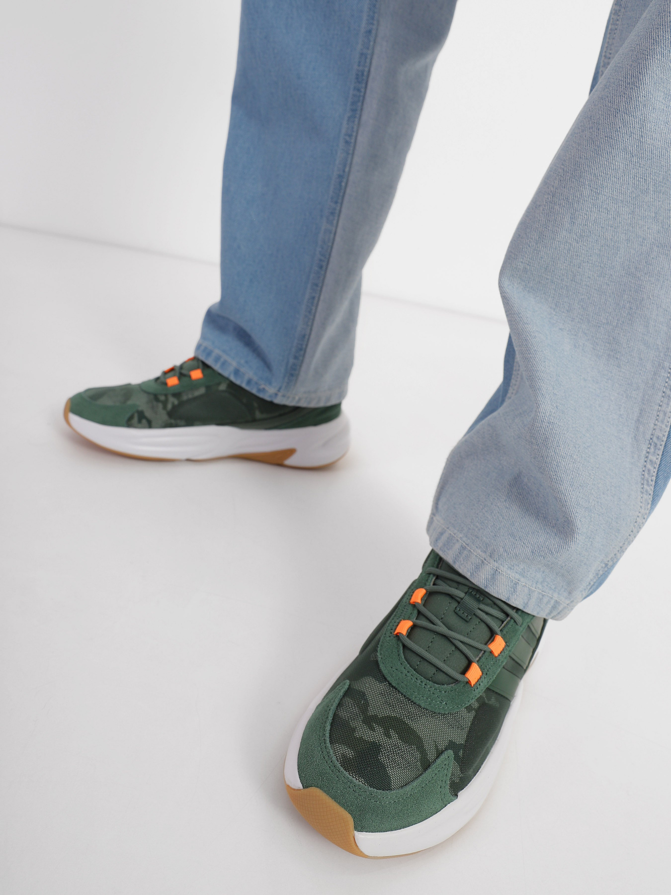 Кросівки для бігу Adidas Ozelle Cloudfoam Модель H06127 Фото