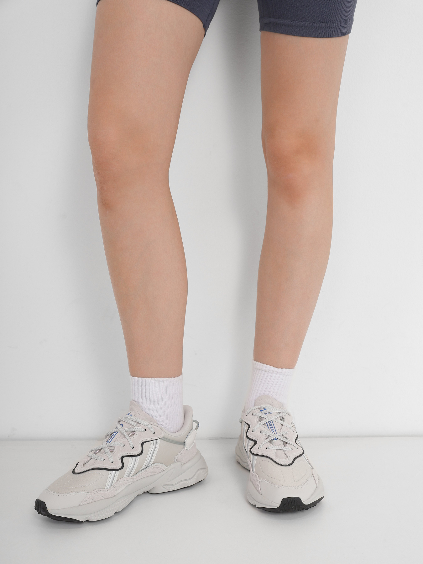 Кроссовки Adidas Ozweego модель HP6337 Фото