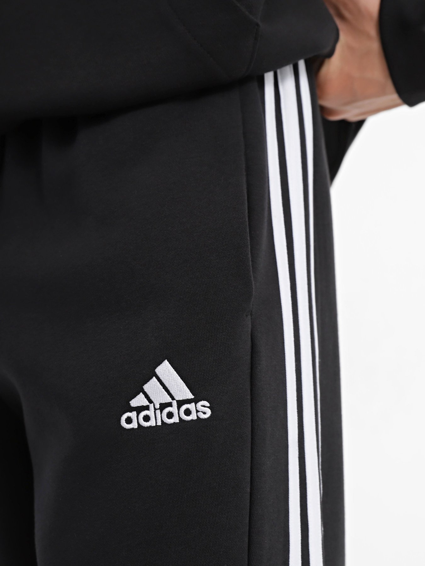 Штани спортивні Adidas Essentials Fleece 3-Stripes Tapered Cuff модель IB4038 Фото