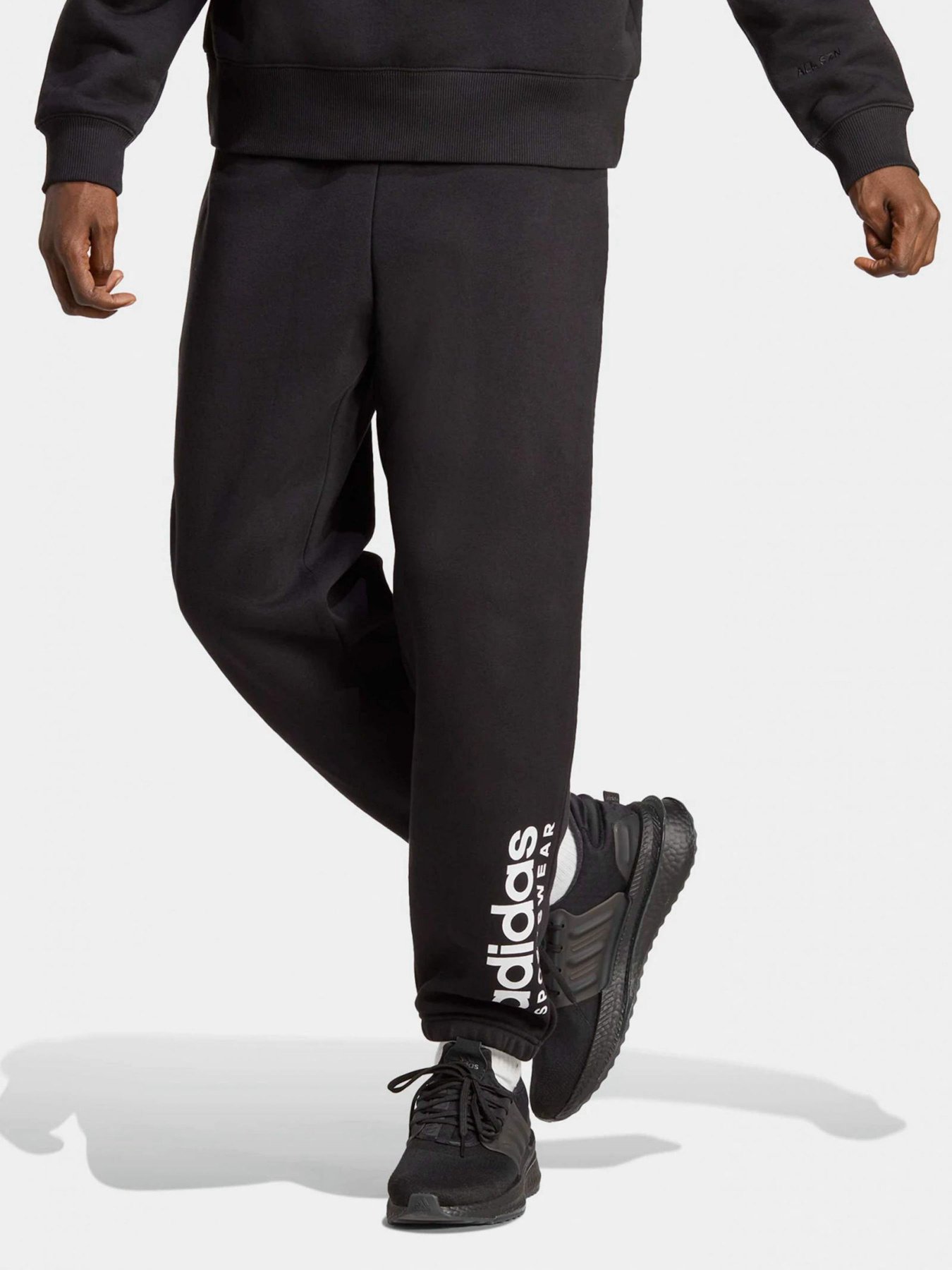 Штаны спортивные Adidas All SZN Fleece Graphic модель IC9787 Фото