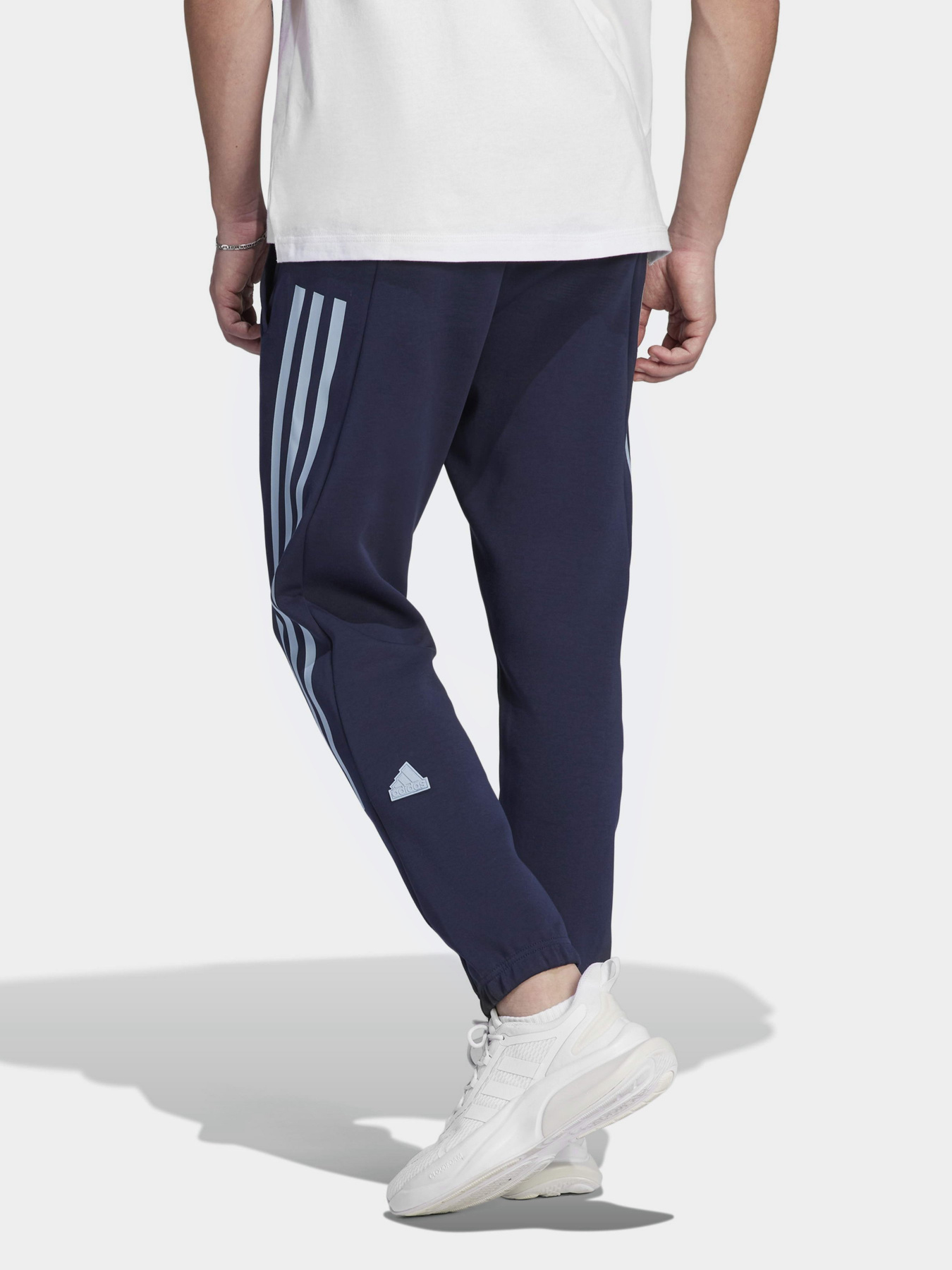 Спортивні штани Adidas Future Icons 3-Stripes модель IJ6373 Спортивні штани Adidas Future Icons 3-Stripes модель IJ6373 Фото