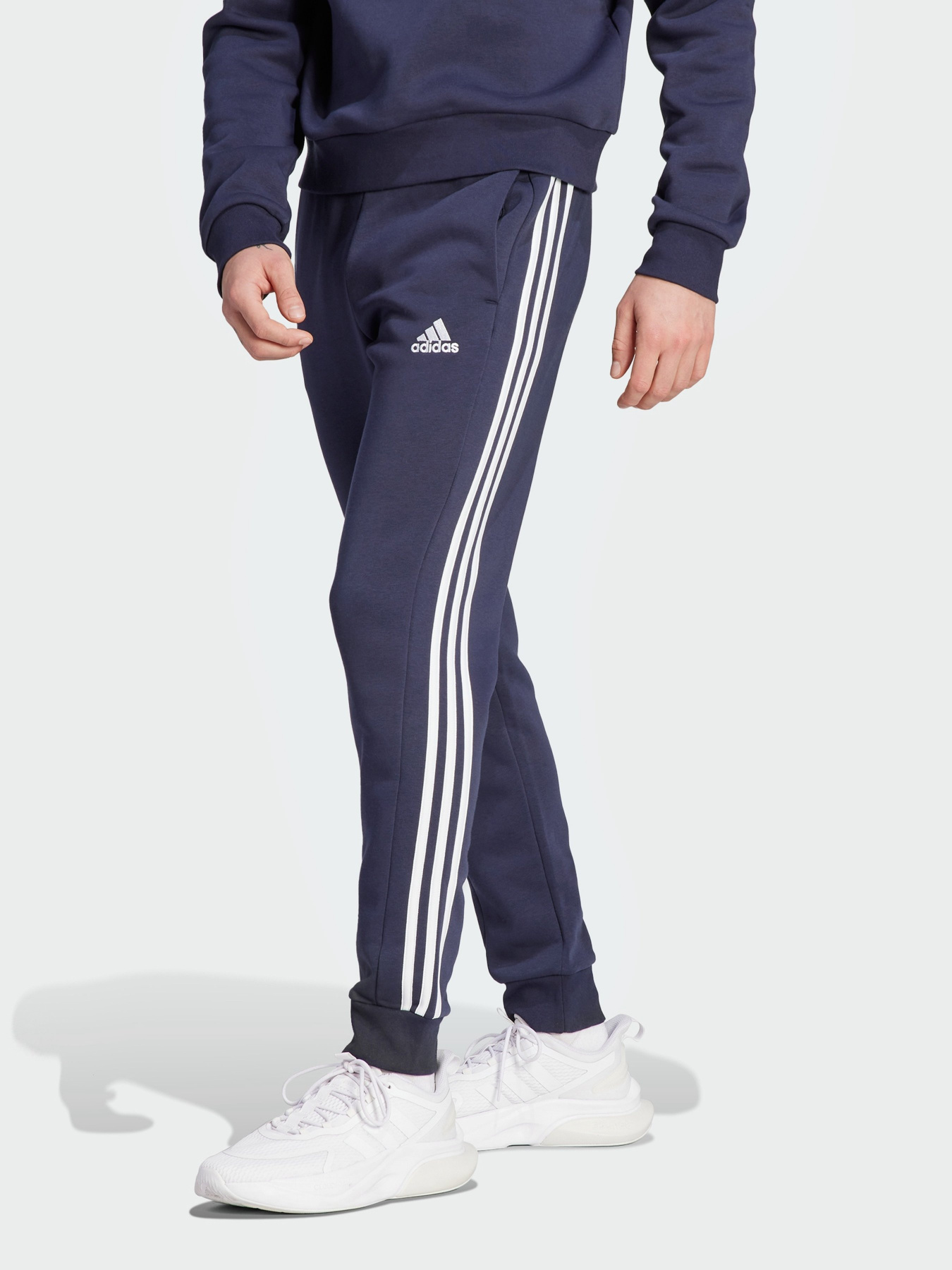 Штаны спортивные Adidas Essentials Fleece 3-Stripes Tapered Cuff модель IJ6493 Фото