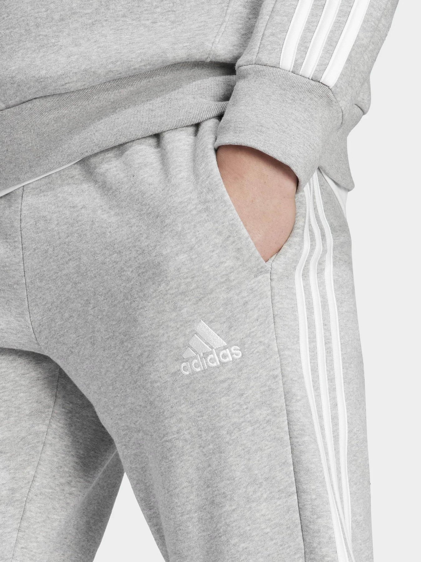 Штани спортивні Adidas Essentials Fleece 3-Stripes Tapered Cuff модель IJ6494 Фото