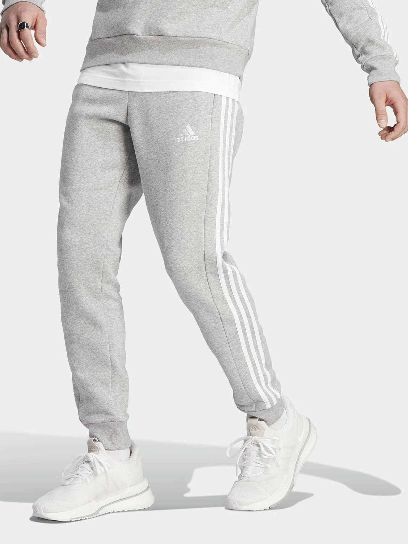 Спортивні штани Adidas ESSENTIALS FLEECE 3-STRIPES TA модель IJ6494 Фото
