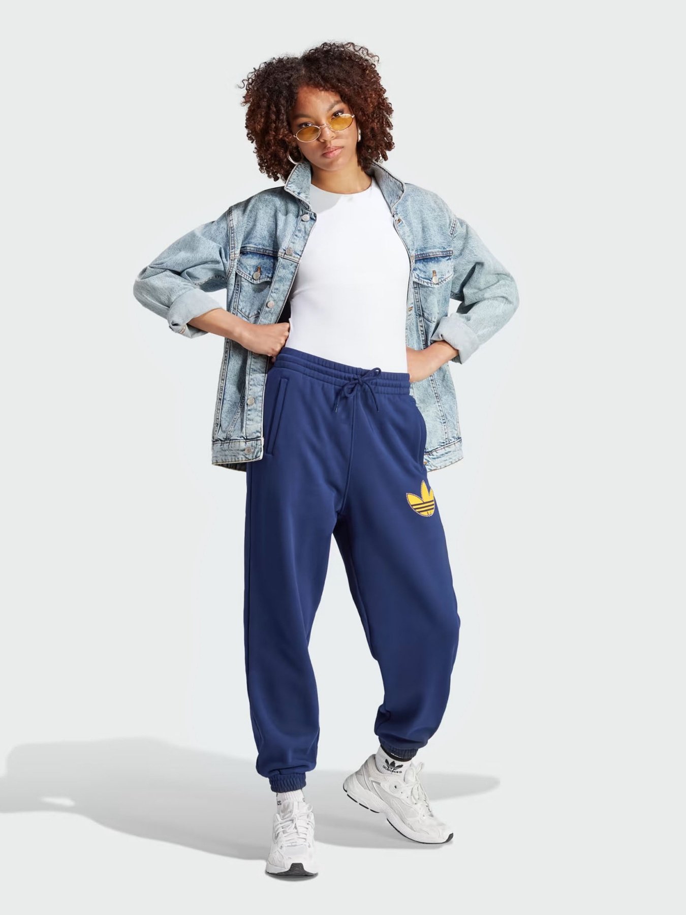 Спортивні штани Adidas Pearl Trefoil Cuffed модель IL2423 Спортивні штани Adidas Pearl Trefoil Cuffed модель IL2423 Фото