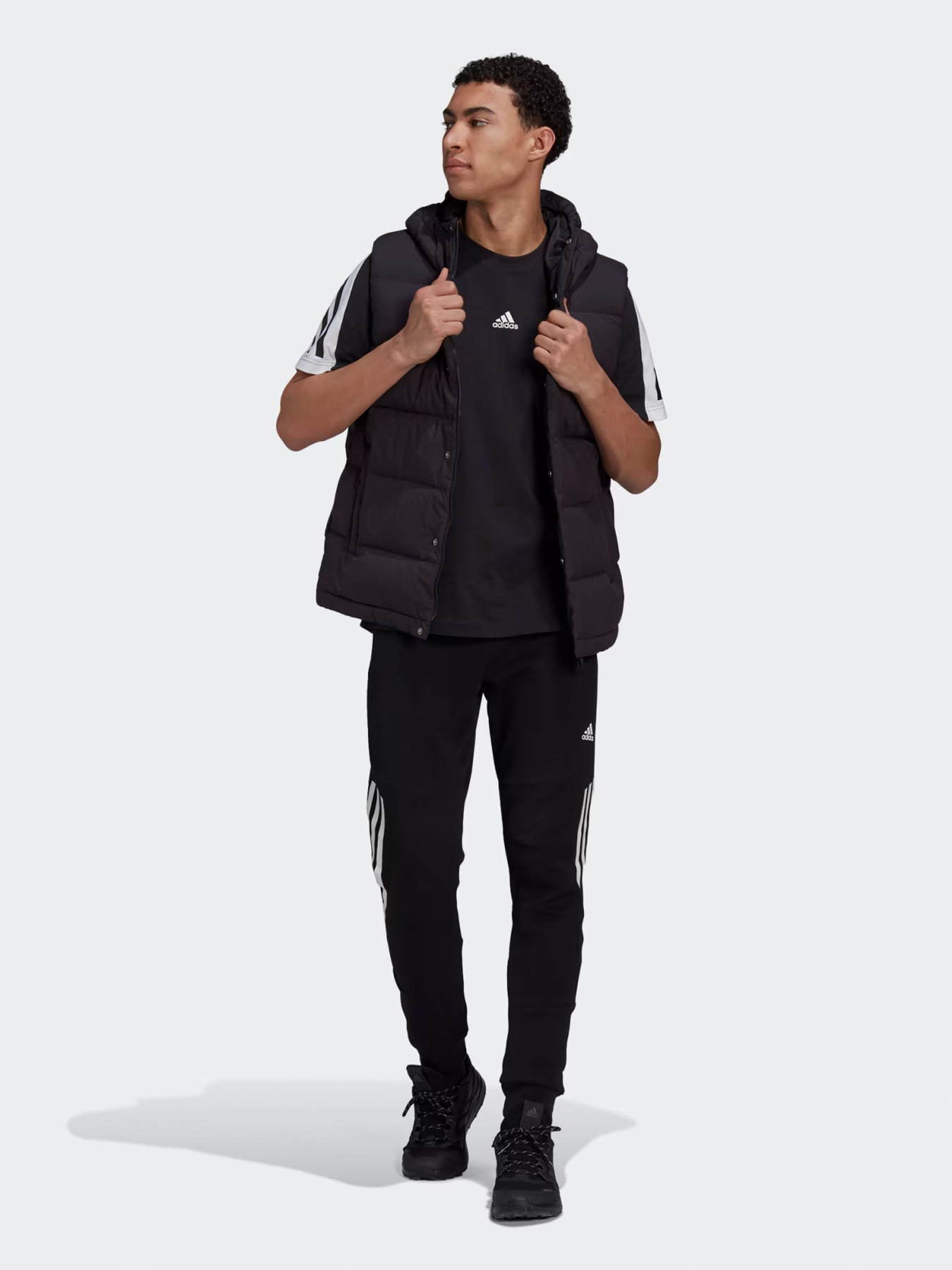 Жилет с утеплителем Adidas Helionic Hooded Down модель HG6277 Фото