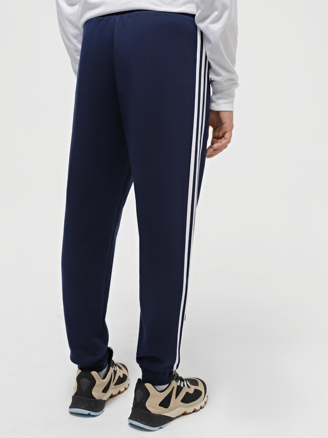 Штаны спортивные Adidas Classics 3-Stripes модель IB1418 Штаны спортивные Adidas Classics 3-Stripes модель IB1418 Фото