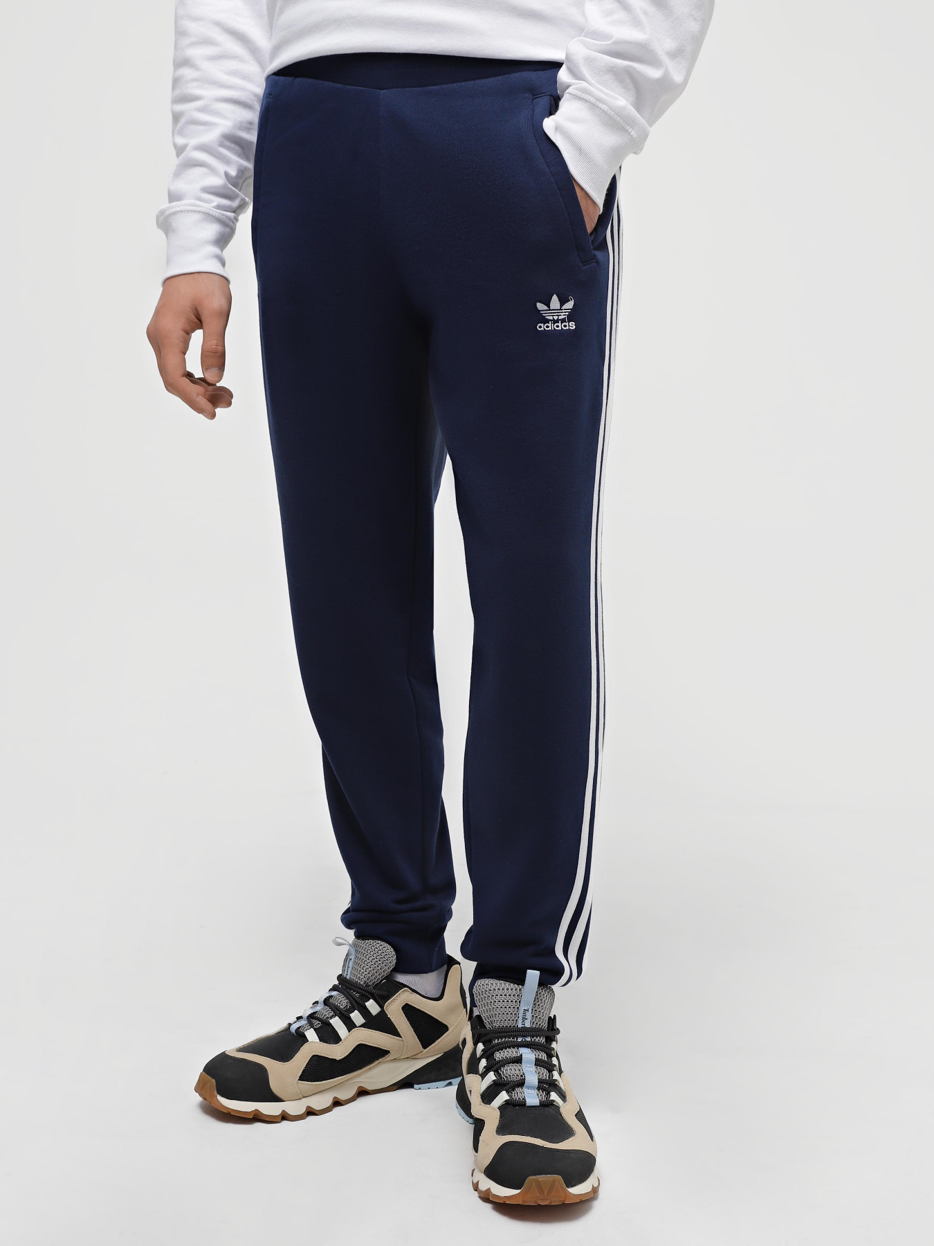 Штаны спортивные Adidas Classics 3-Stripes модель IB1418 Штаны спортивные Adidas Classics 3-Stripes модель IB1418 Фото